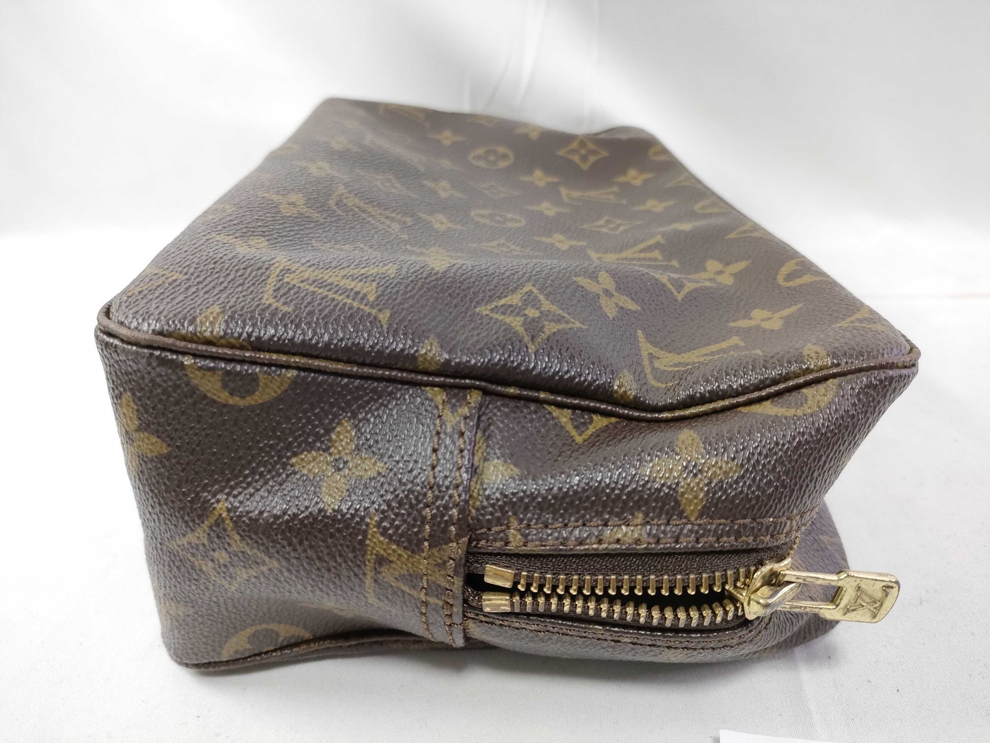 LOUIS VUITTON Monogram LV Louis Vuitton Tour Toilet 28 Monogram Second Bag M47522