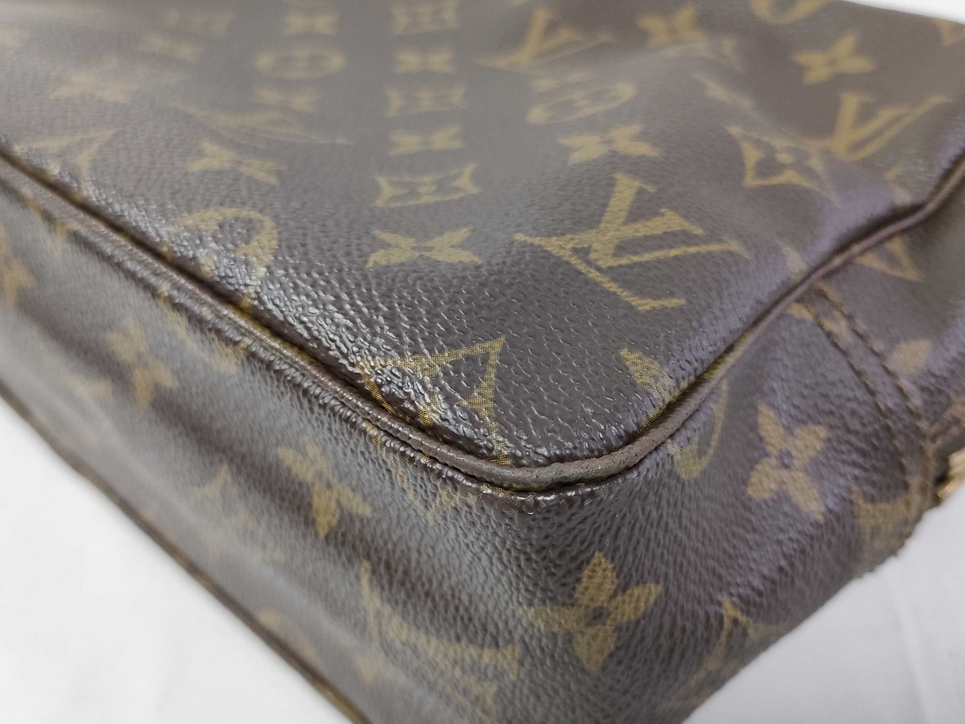 LOUIS VUITTON Monogram LV Louis Vuitton Tour Toilet 28 Monogram Second Bag M47522