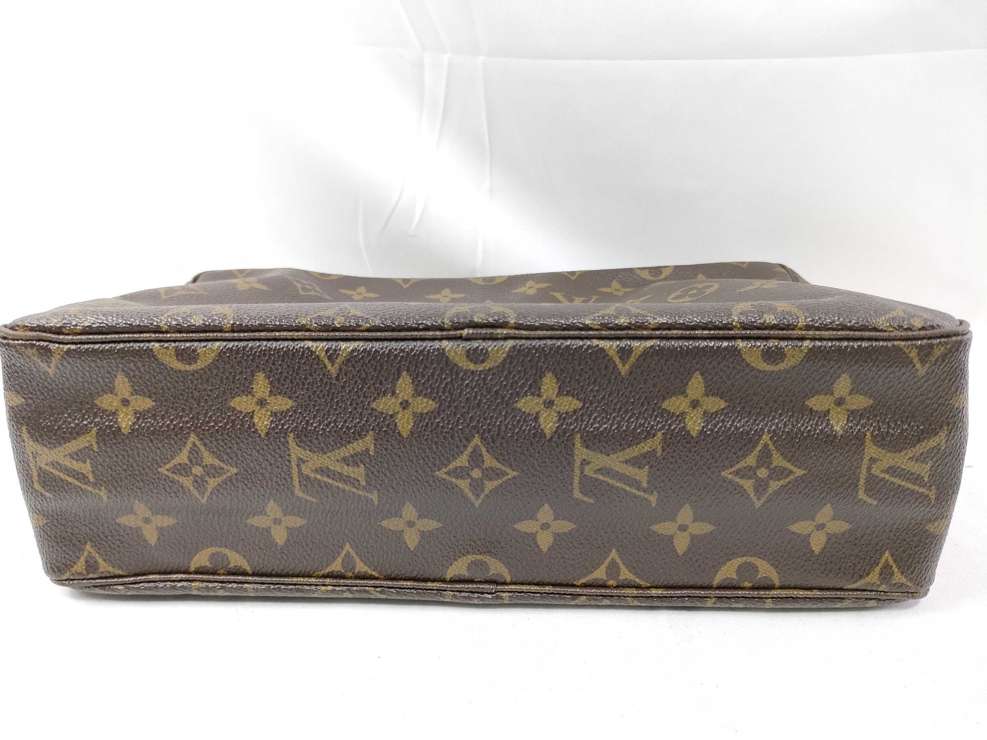 LOUIS VUITTON Monogram LV Louis Vuitton Tour Toilet 28 Monogram Second Bag M47522