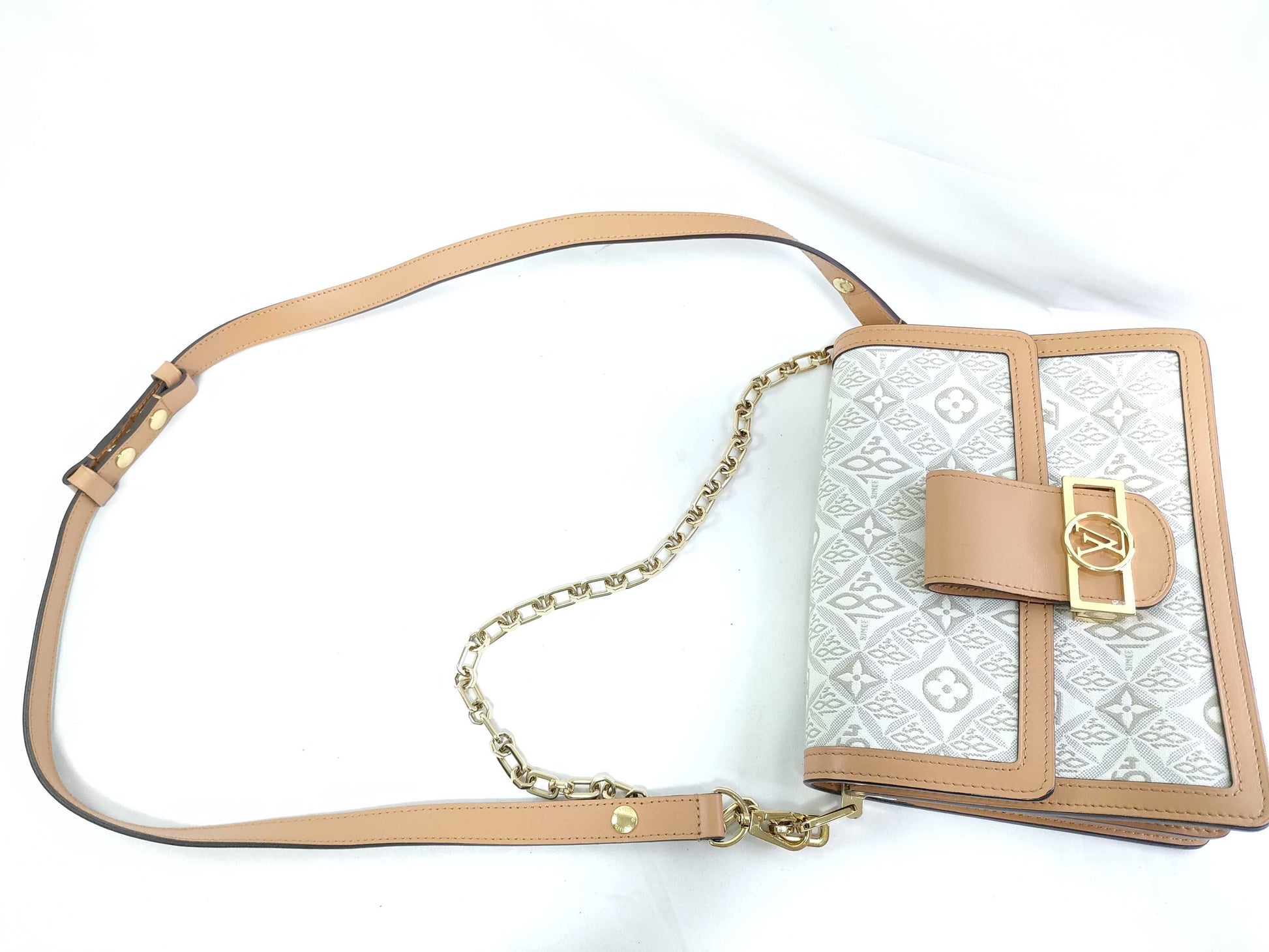 LOUIS VUITTON LV Louis Vuitton Dauphine MM Monogram Reverse M59483 RFID Enabled Handbag