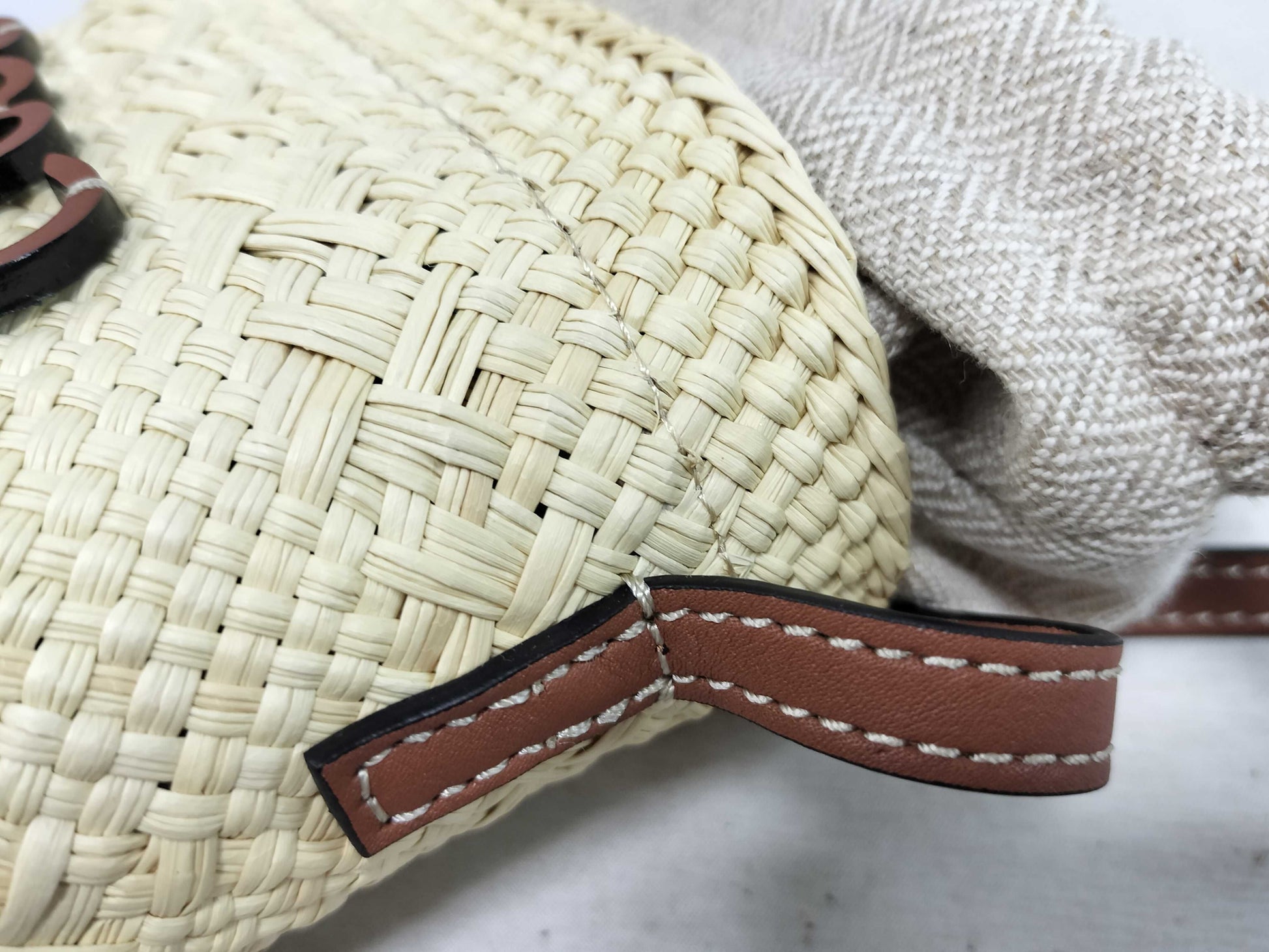 LOEWE A-Rank ≪LOEWE/Shoulder Bag≫ C630G35X05 Square Pocket Iraka Palm & Calfskin Natural Tan Shoulder Bag