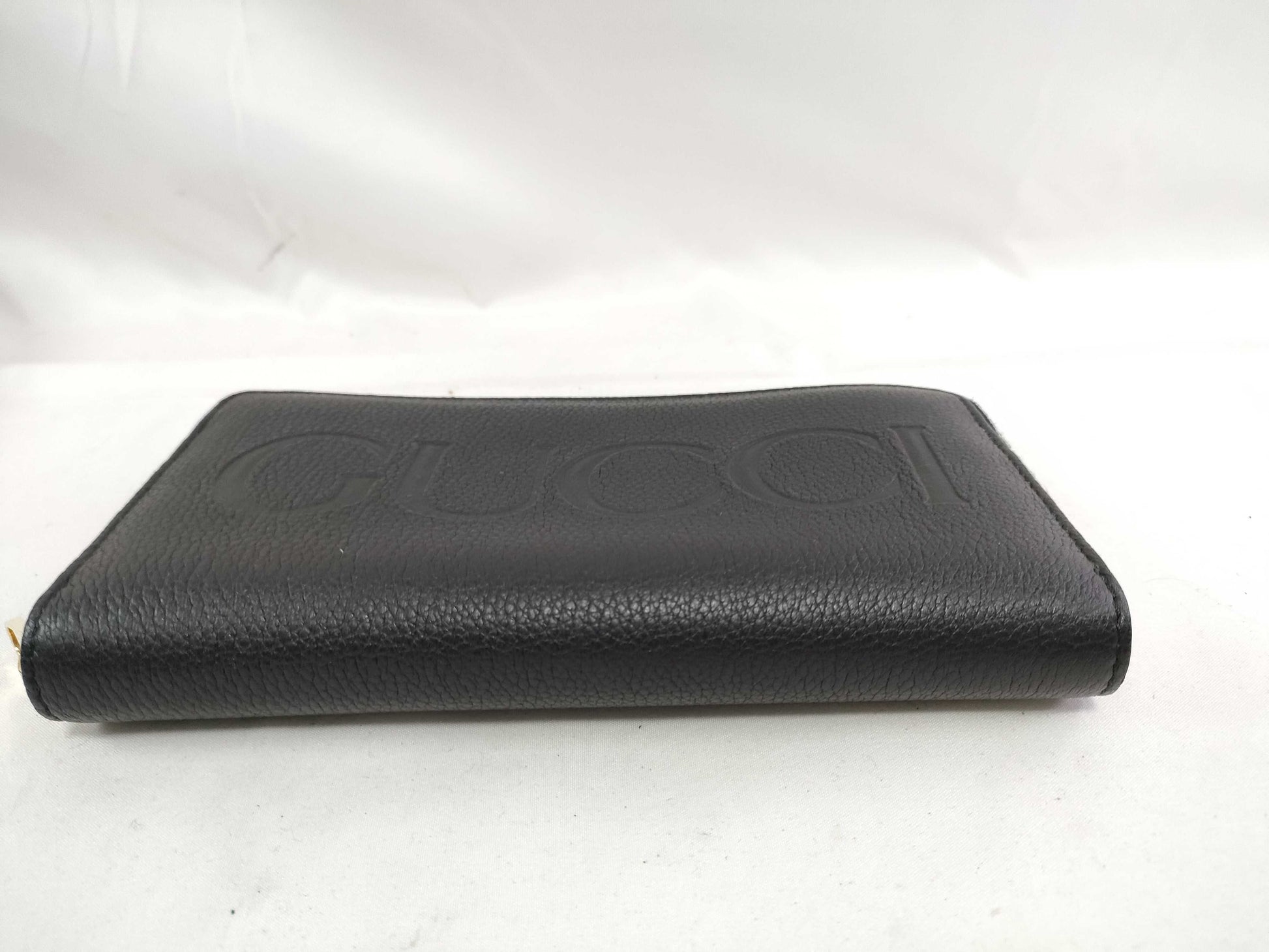 GUCCI logo zipper wallet