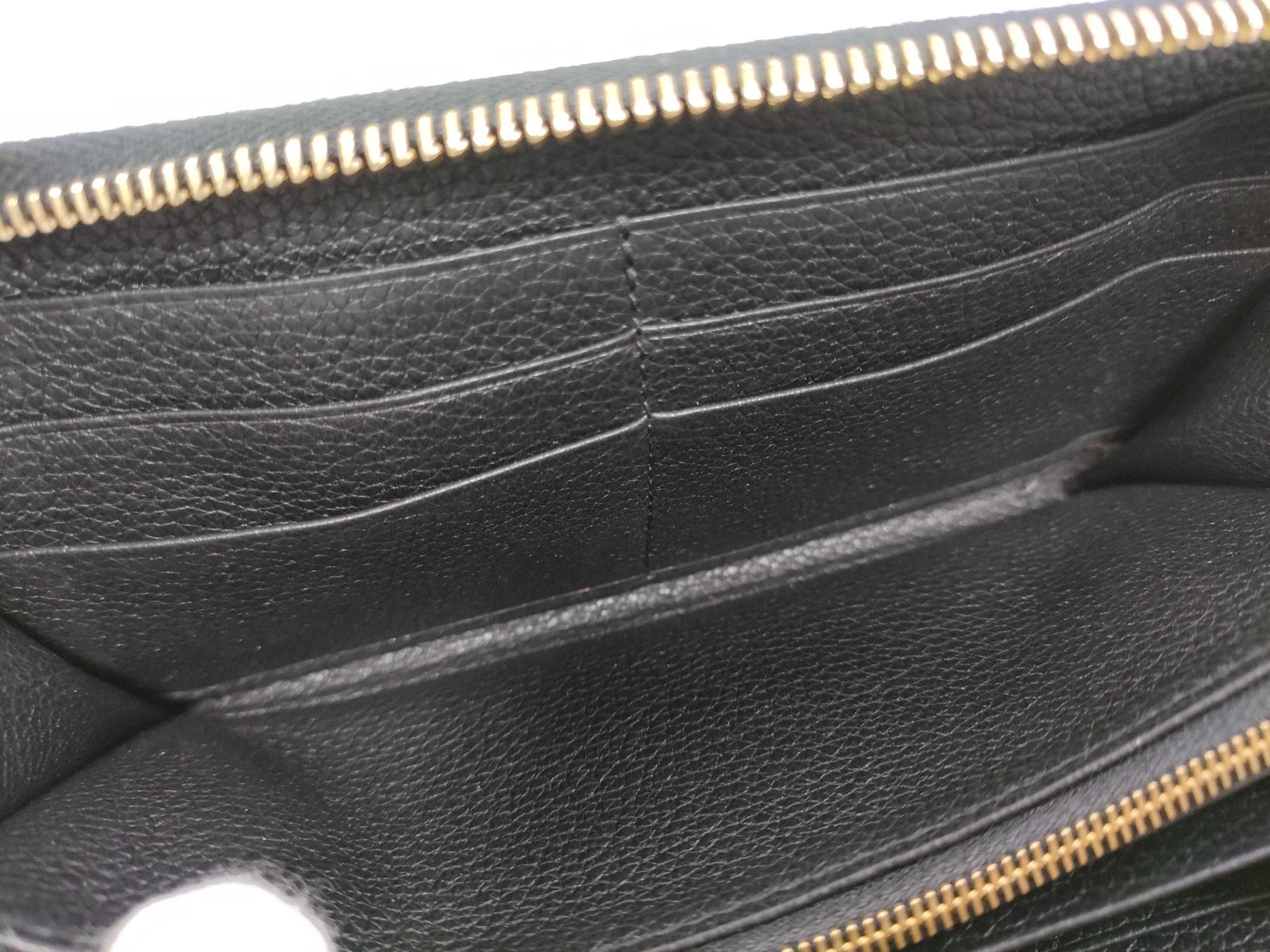 GUCCI logo zipper wallet