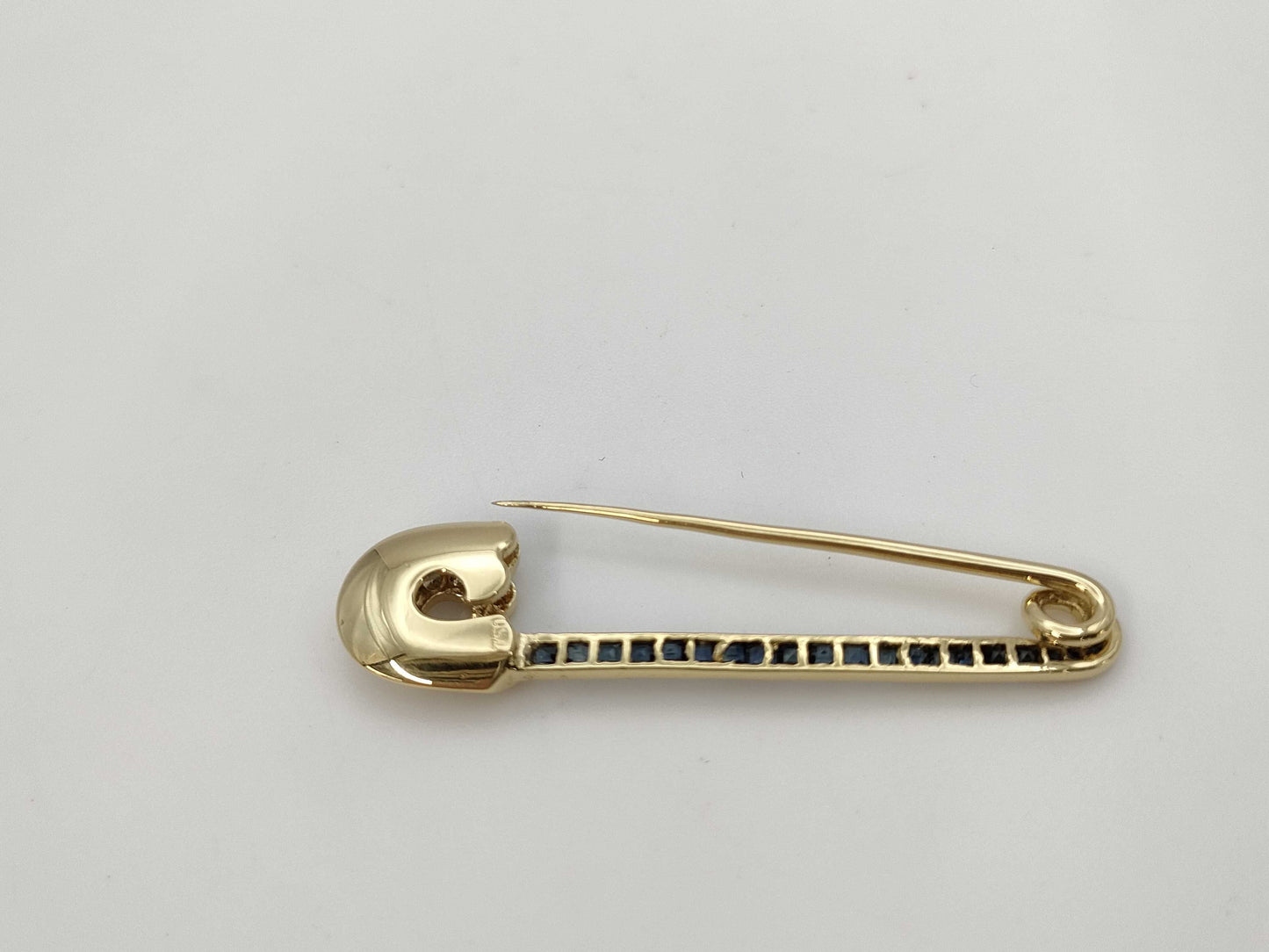 Sapphire Diamond 750 3.5g Brooch