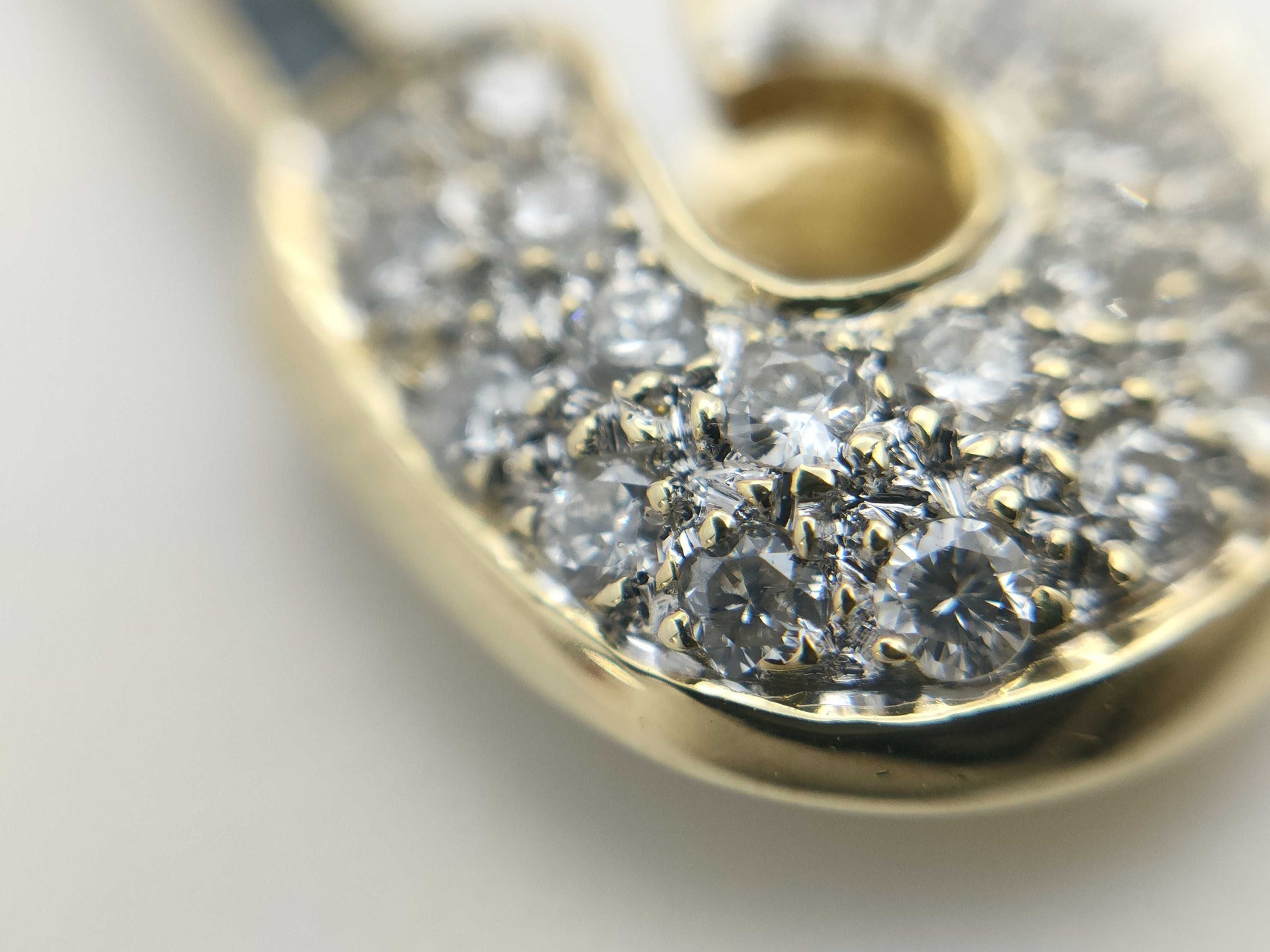 Sapphire Diamond 750 3.5g Brooch