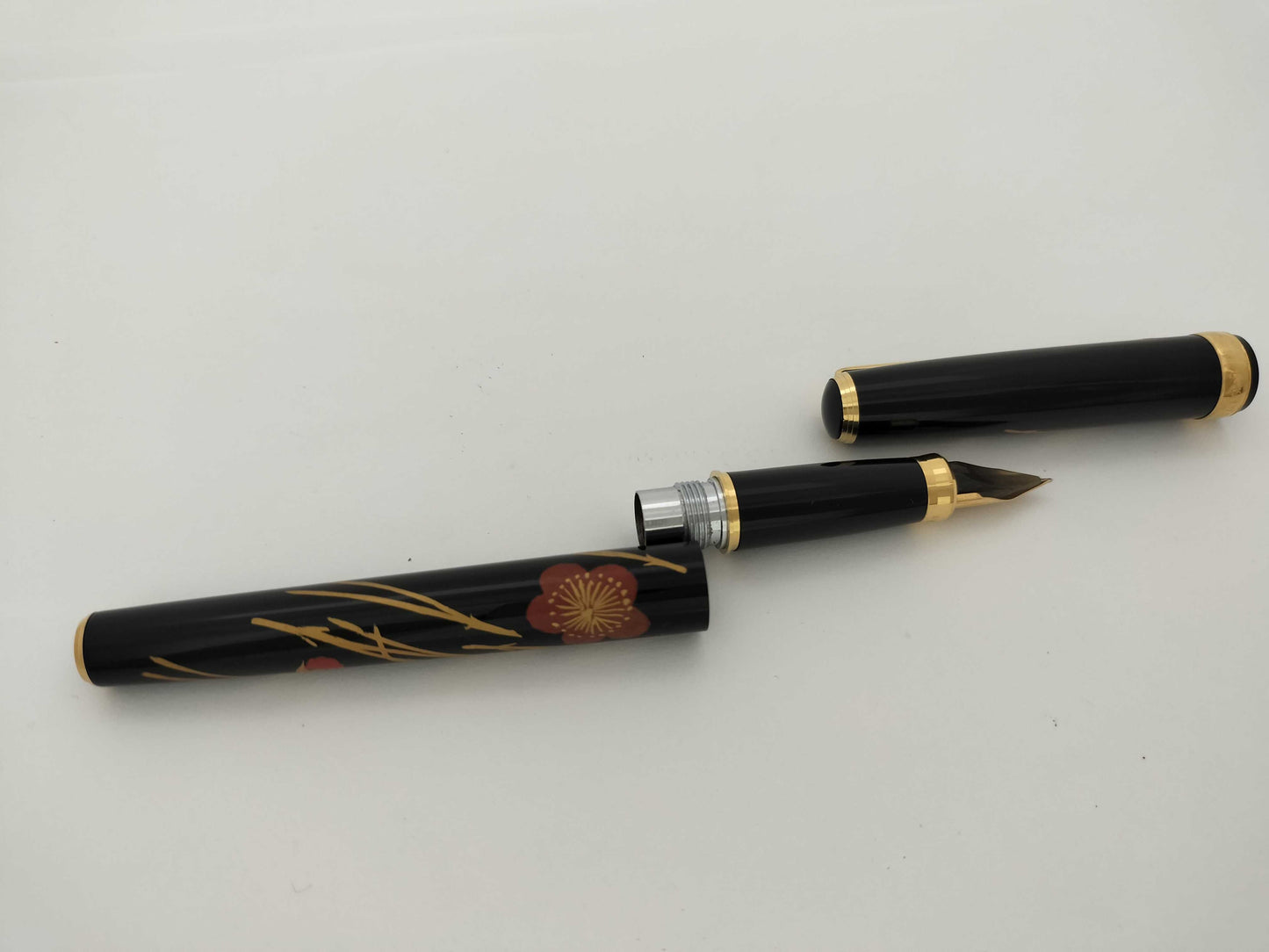 Platinum 18K Maki-e Plum and Pine Needles Fountain Pen by Ippei Box Pen