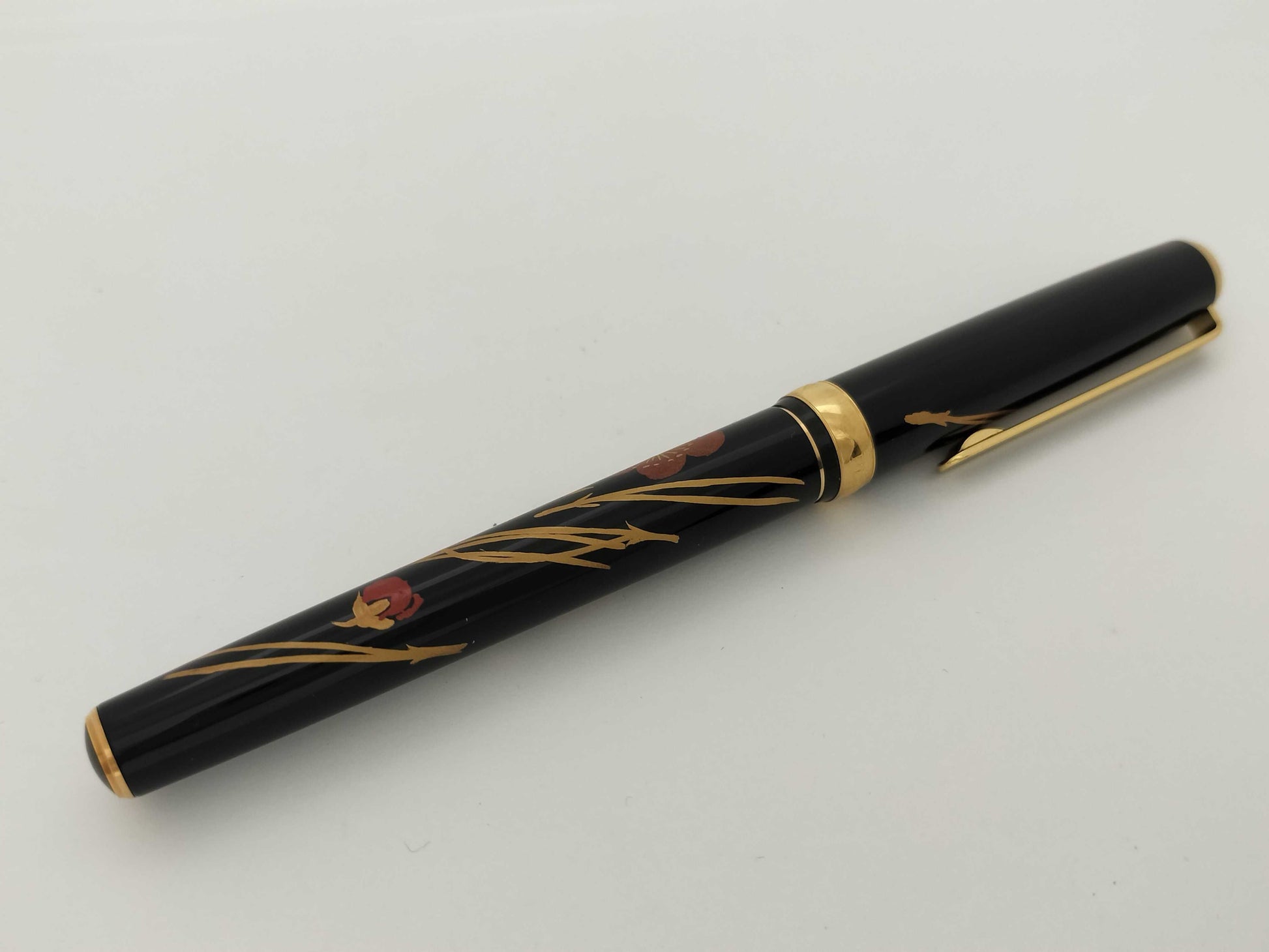 Platinum 18K Maki-e Plum and Pine Needles Fountain Pen by Ippei Box Pen
