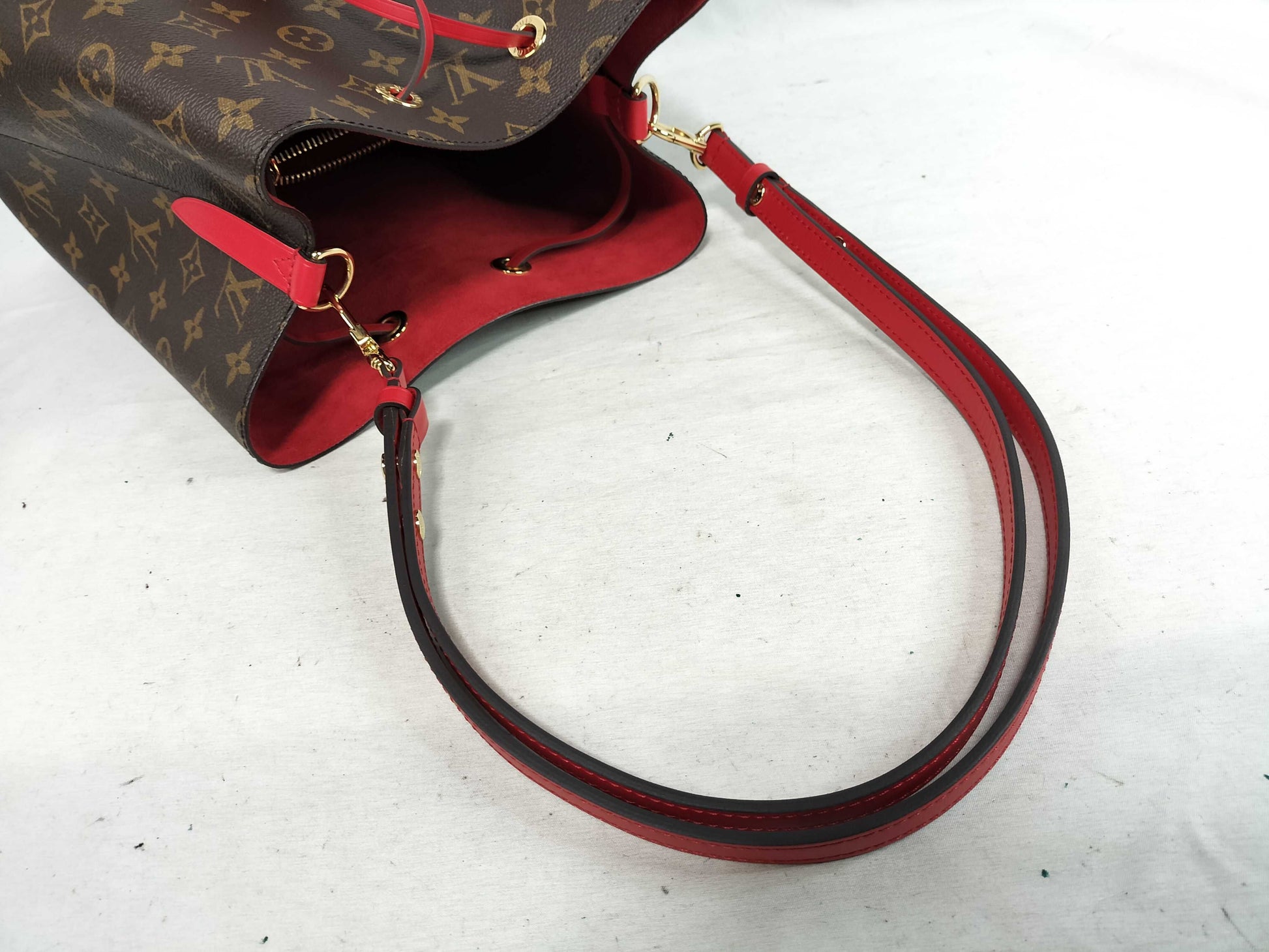 LOUIS VUITTON Monogram NeoNoe Shoulder Bag