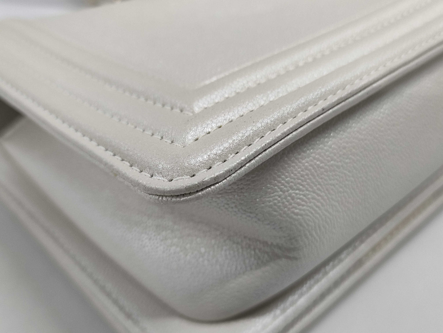 CHANEL CHANEL Boy Shoulder Bag Metallic White Caviar Skin Shoulder Bag