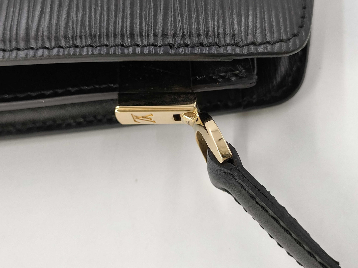LOUIS VUITTON Louis Vuitton Epi Capuchin M52342 Black Shoulder Bag