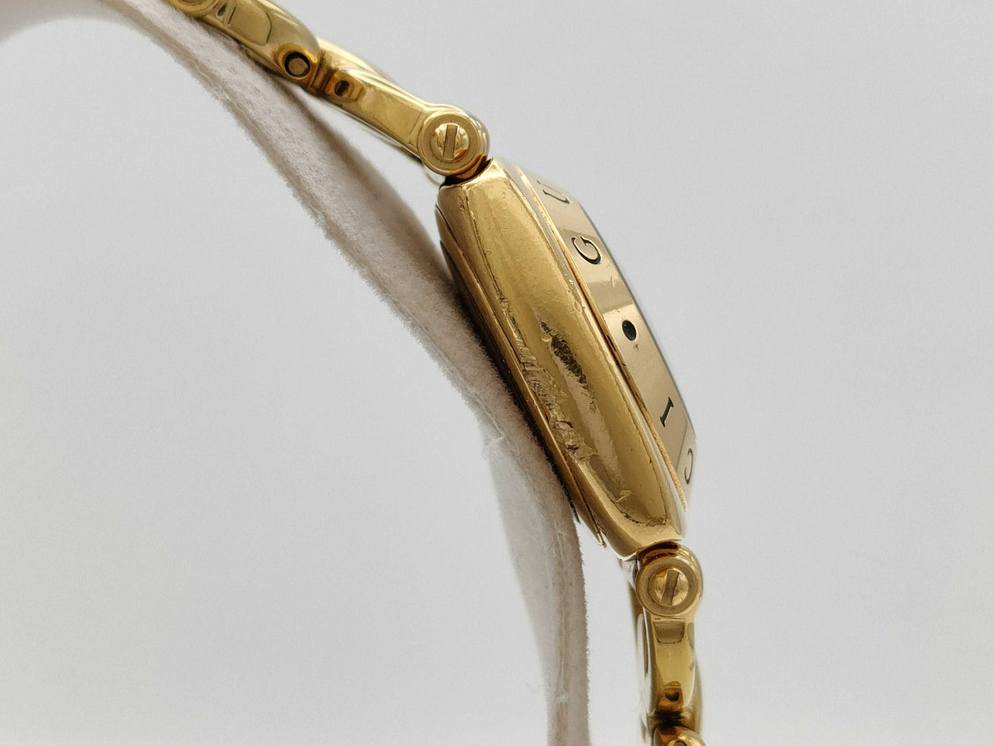 GUCCI 6400L 00174605 Quartz Black Dial Women's Watch