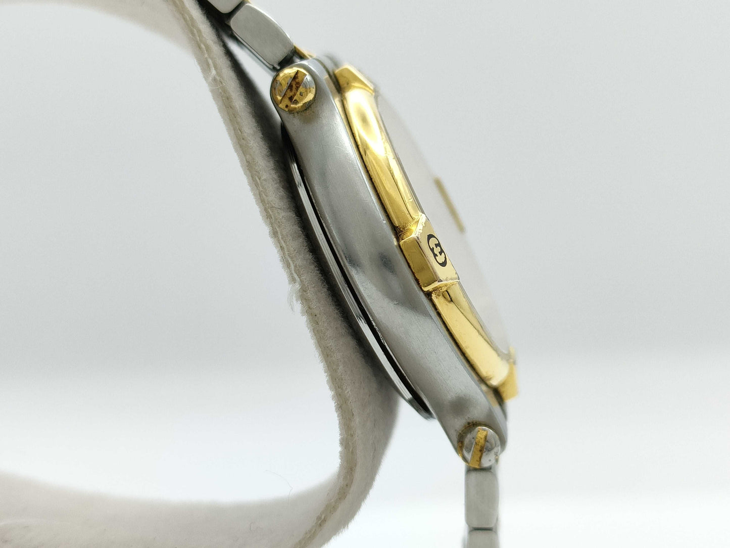 GUCCI 9000L 097-627 Quartz Ivory Dial Women's Watch