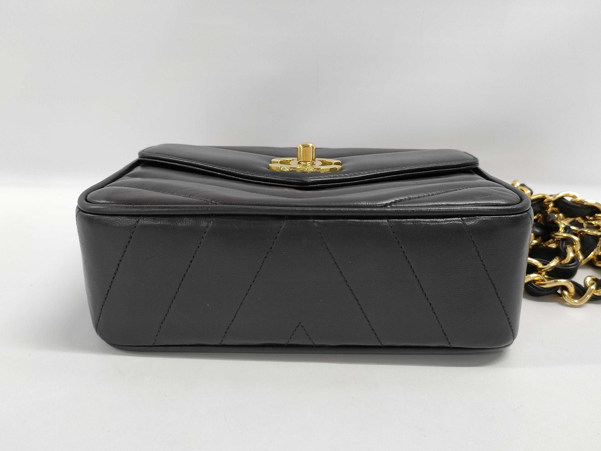CHANEL Chevron V-Stitch Chain Shoulder Bag