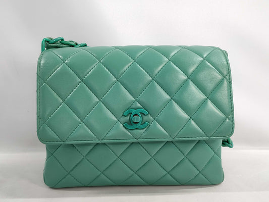 CHANEL Matelasse Chain Shoulder Bag in Lambskin/Green
