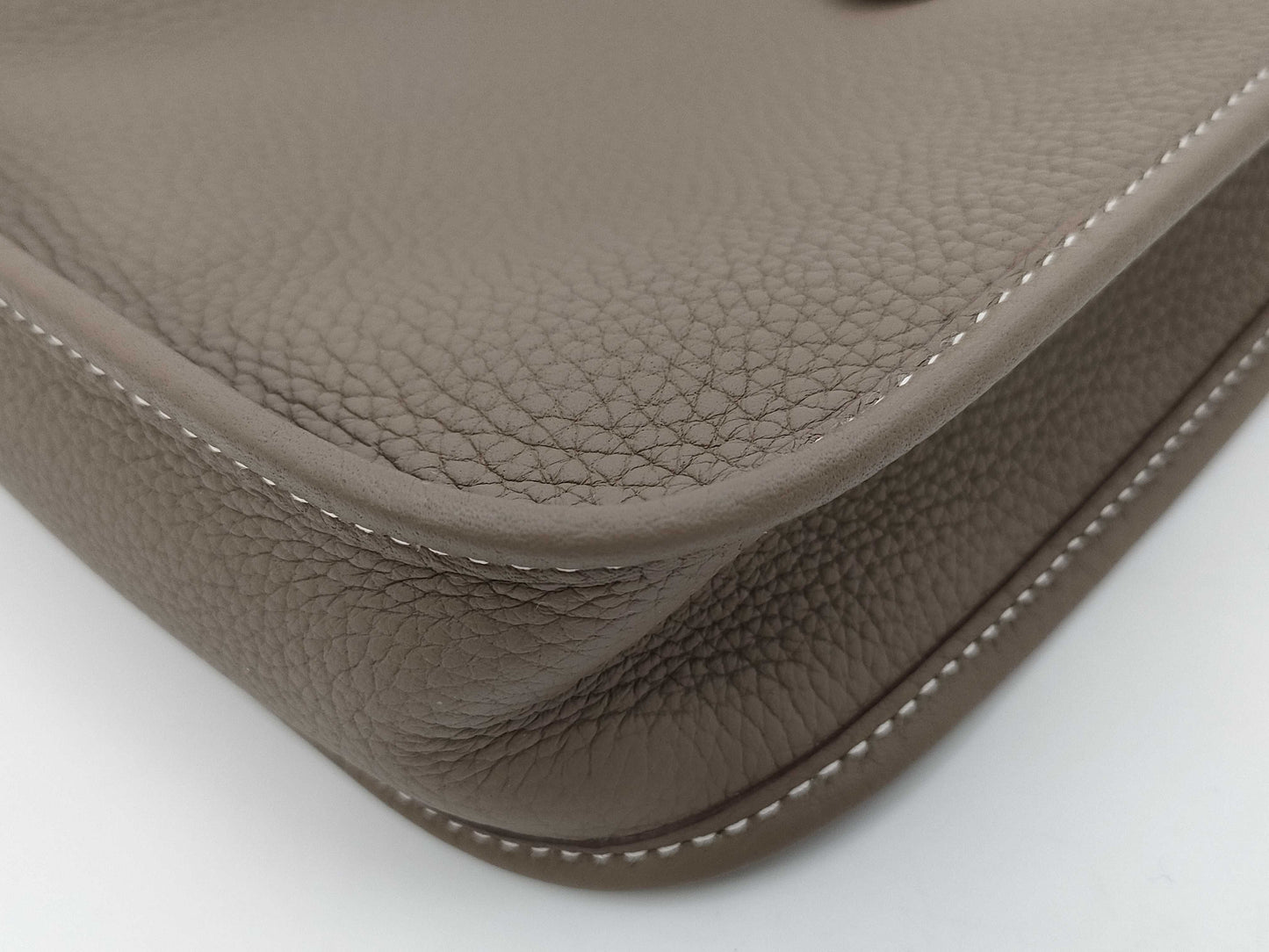 HERMES Evelyn TPM Amazon Taurillon Clemence Etoupe Shoulder Bag with GD Hardware and K Stamp