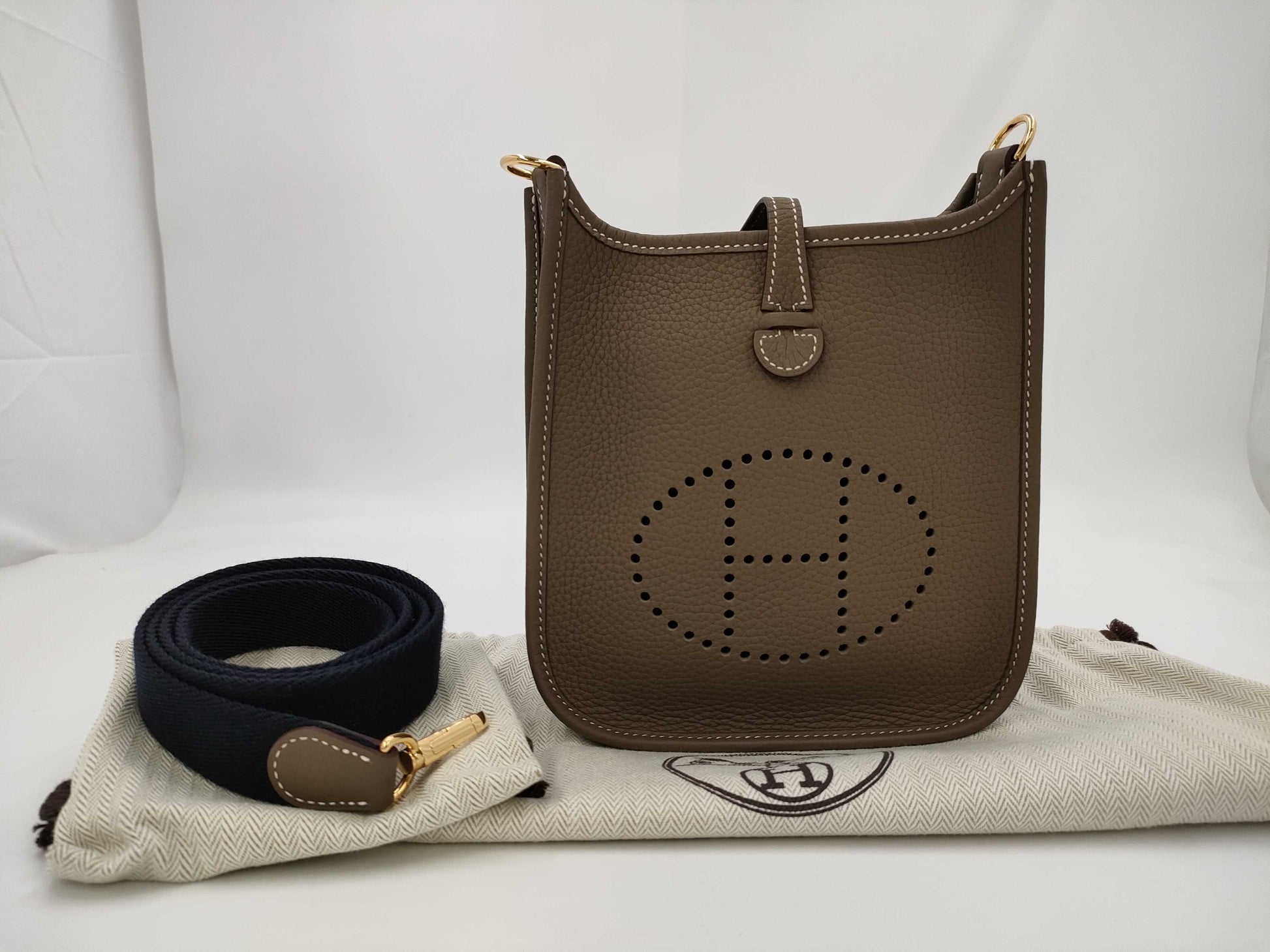 HERMES Evelyn TPM Amazon Taurillon Clemence Etoupe Shoulder Bag with GD Hardware and K Stamp