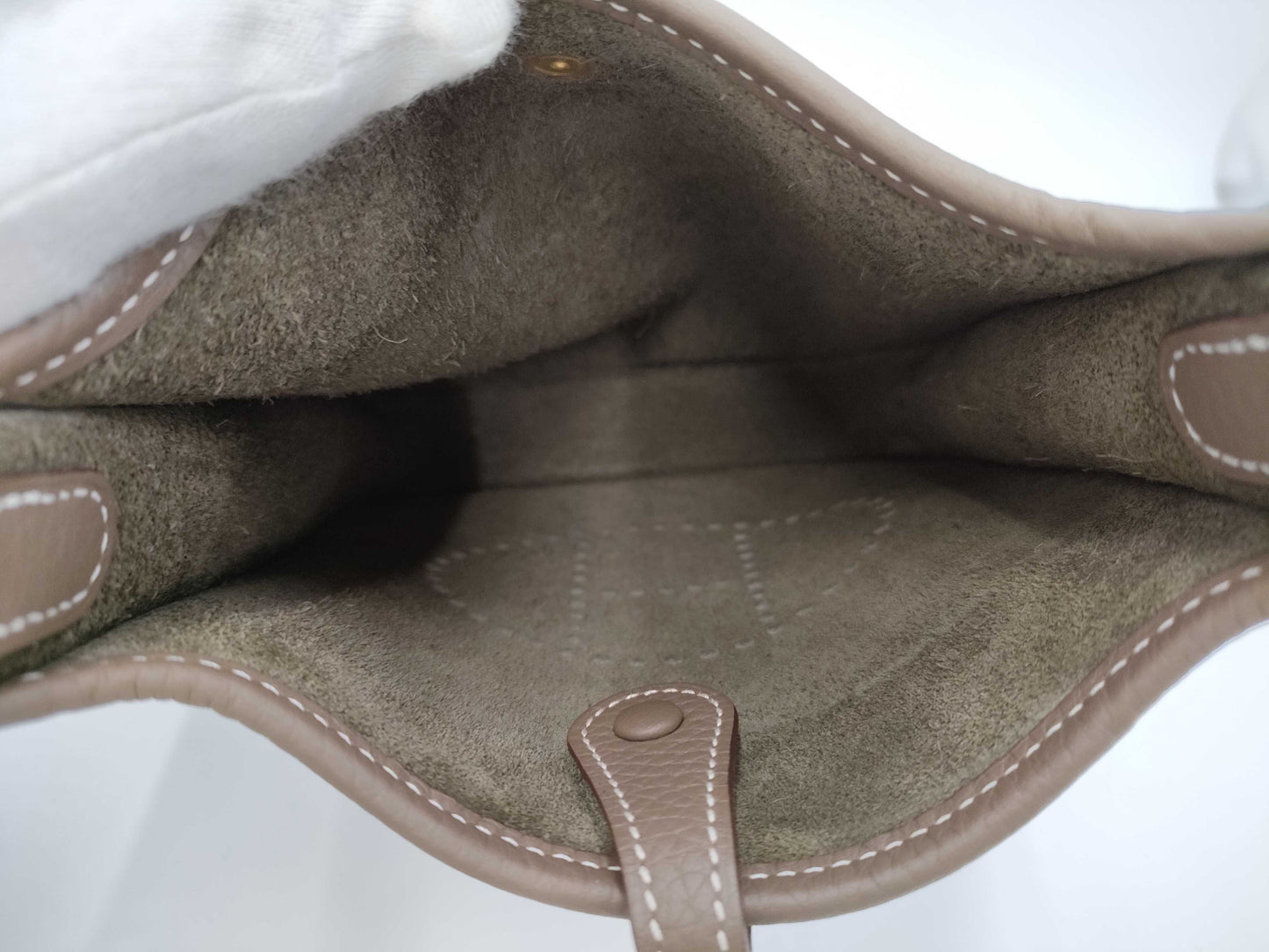 HERMES Evelyn TPM Amazon Taurillon Clemence Etoupe Shoulder Bag with GD Hardware and K Stamp