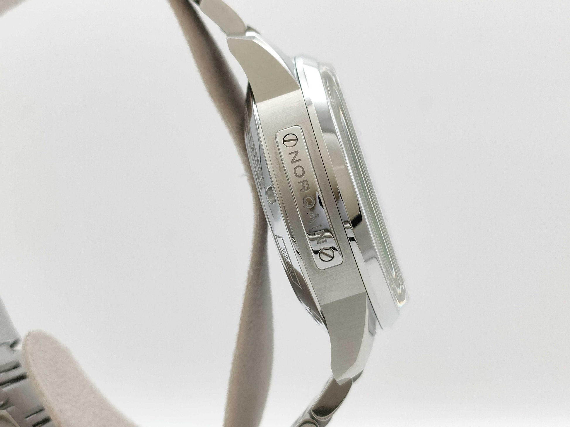 NORQAIN N2201.19S01.C01 52230 Automatic Men's Watch