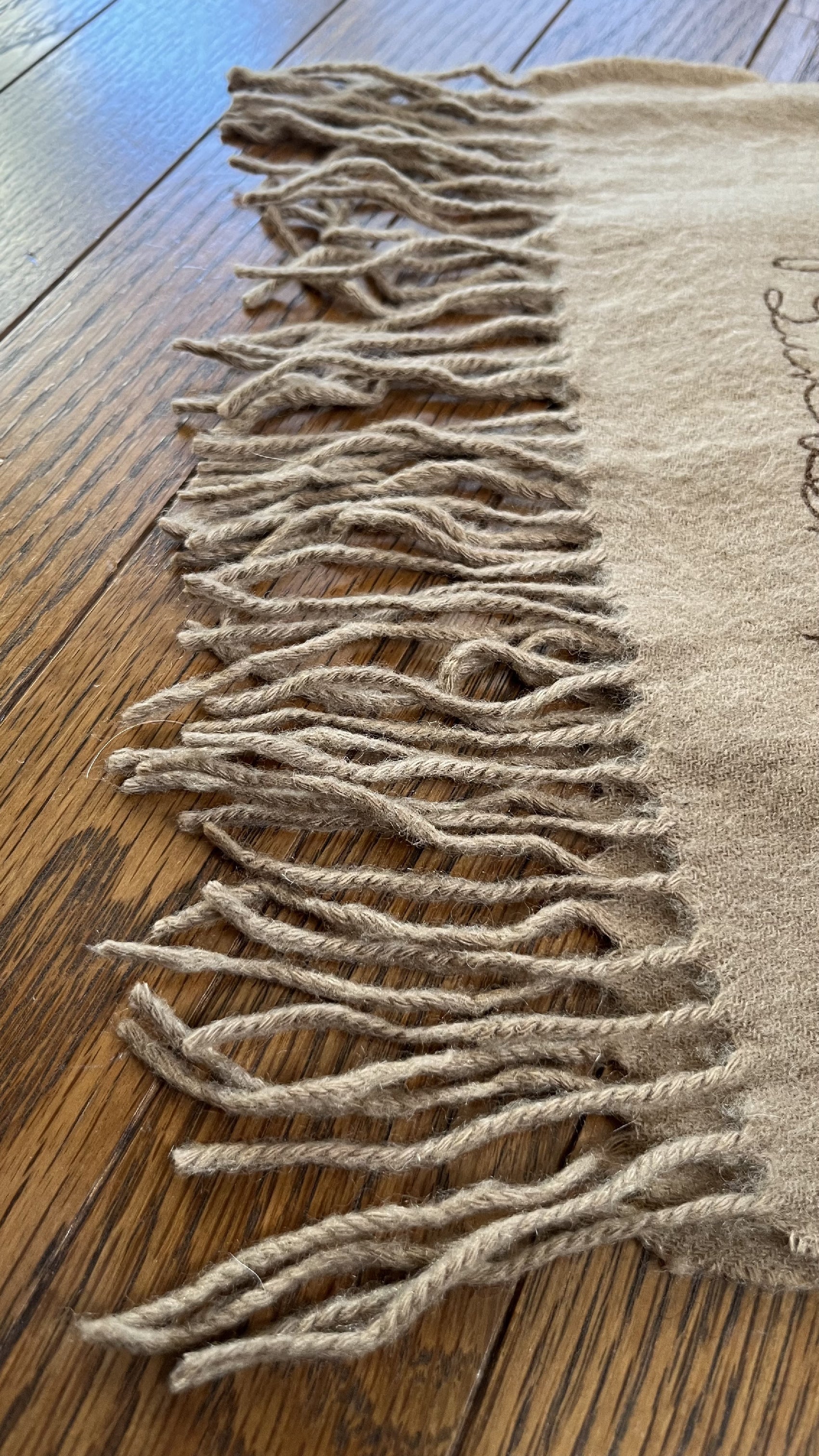 Rare BURBERRY cashmere scarf, solid color. Length: 152cm, Width: 31cm. 100% cashmere. Rare color, solid brown.