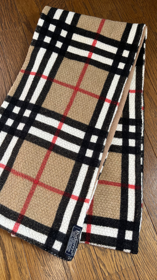Rare BURBERRY reversible scarf. Length: 204cm, Width: 24cm. Rare Nova Check color.