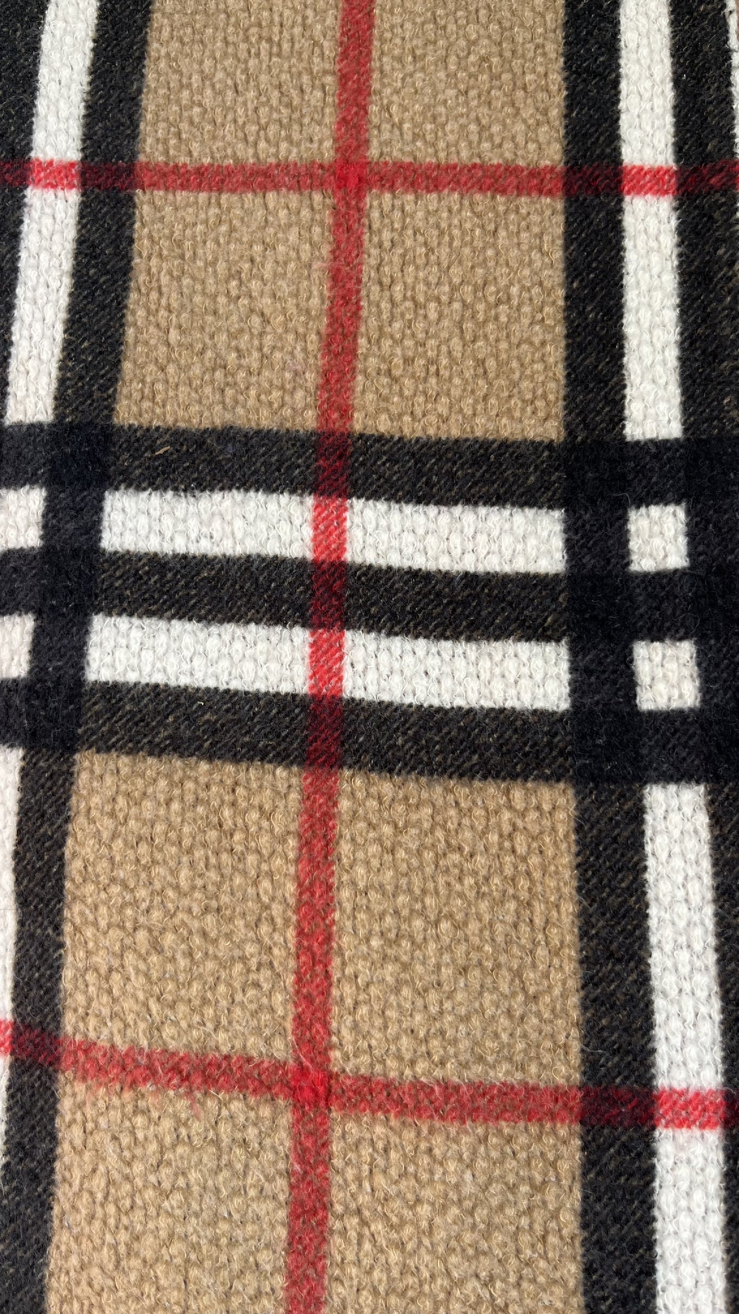 Rare BURBERRY reversible scarf. Length: 204cm, Width: 24cm. Rare Nova Check color.