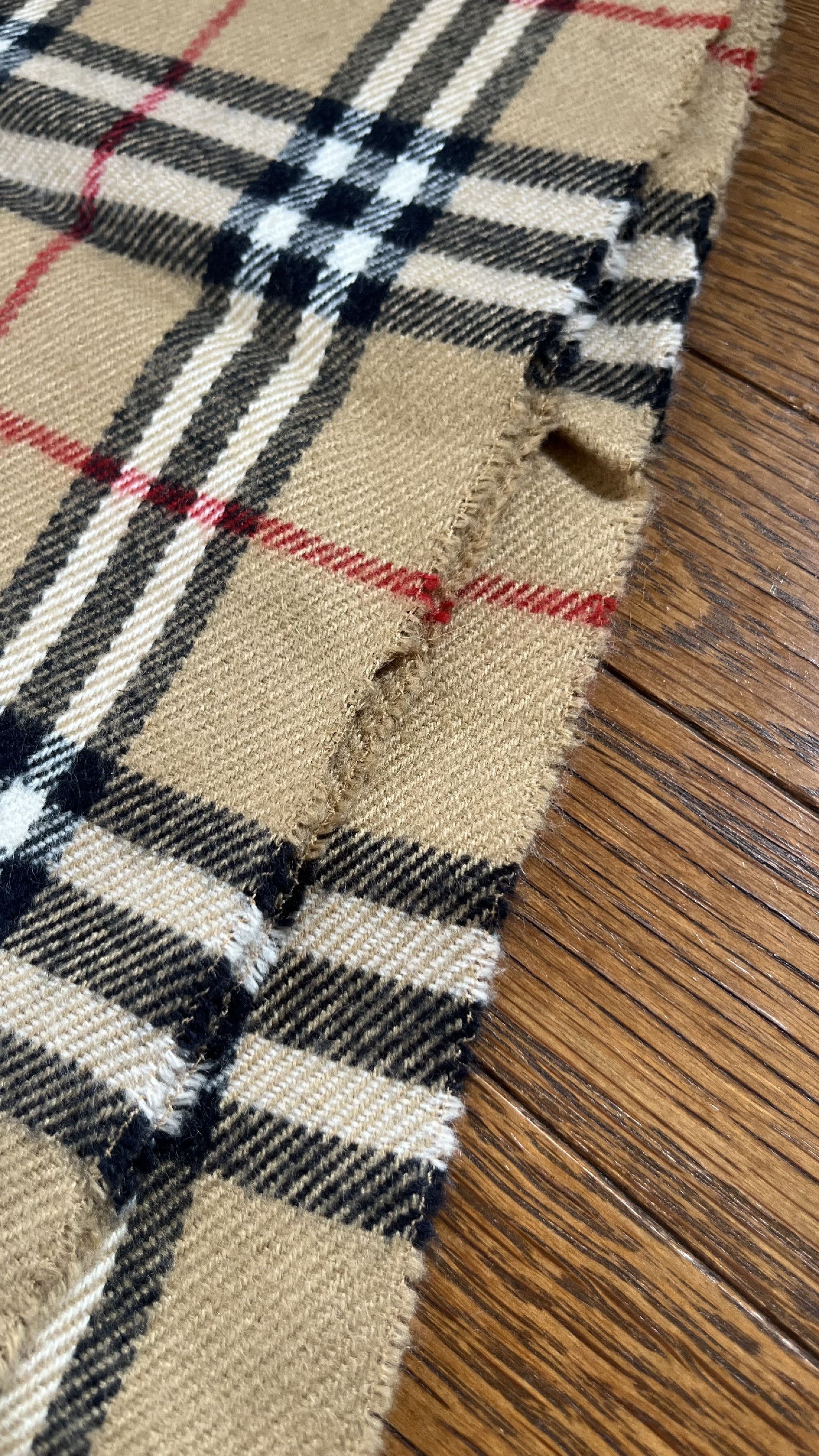 BURBERRY Nova Check Scarf Length: 148cm Width: 30cm Nova Check Scarf