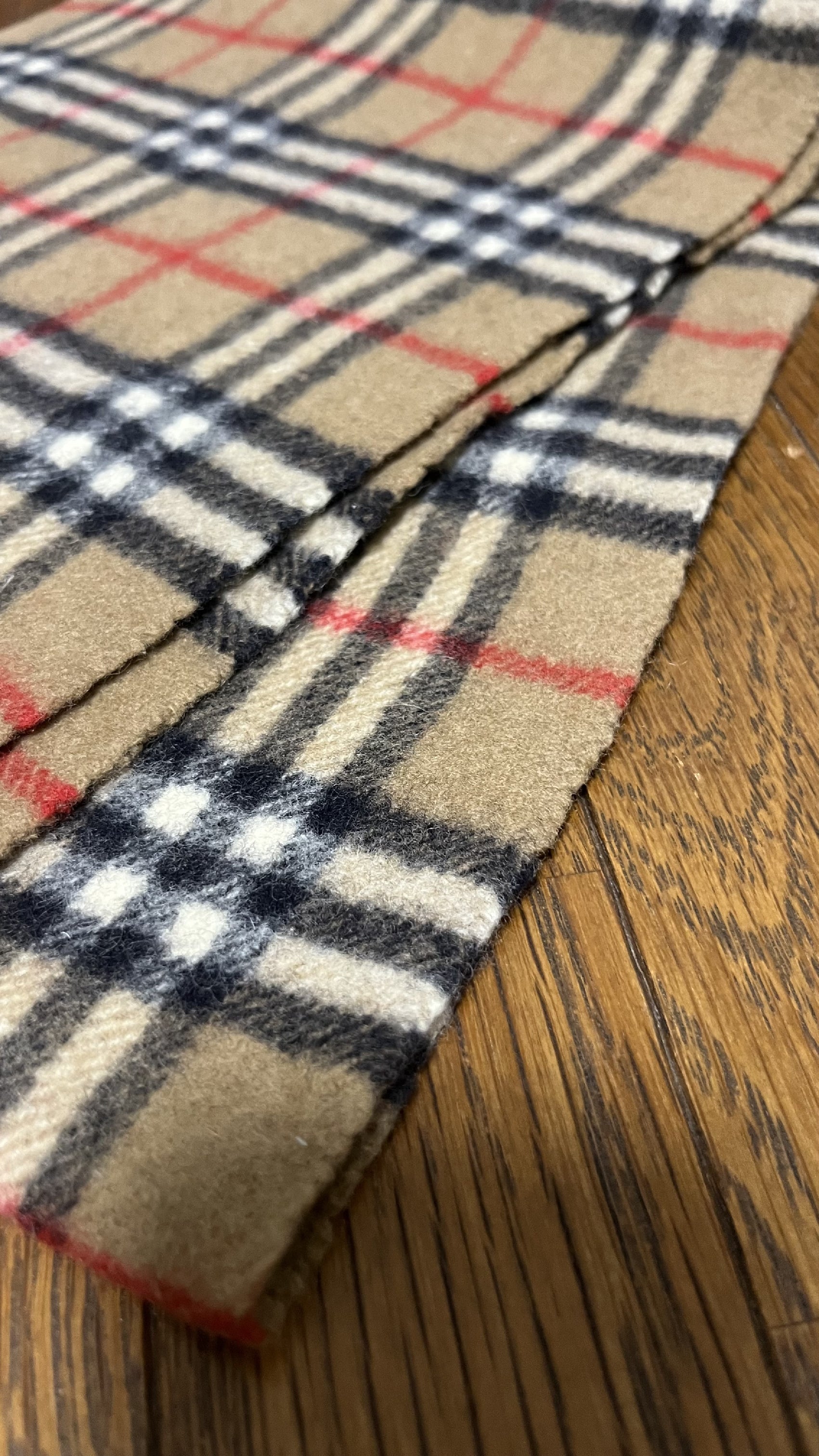BURBERRY Nova Check Cashmere Scarf Length: 136cm Width: 22cm 100% cashmere Nova Check Scarf