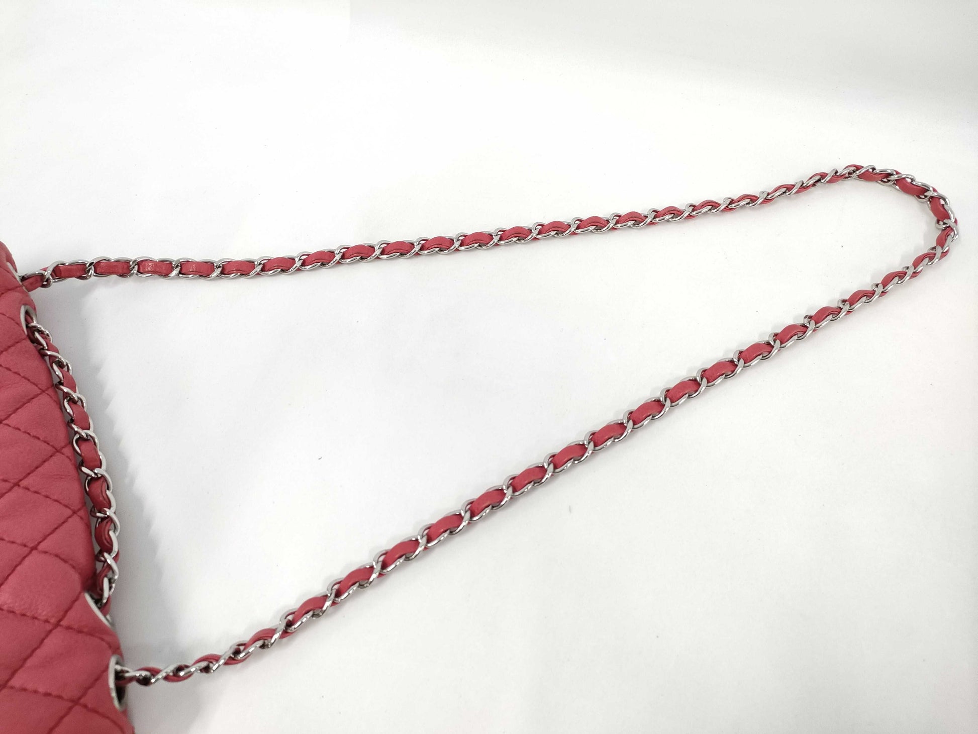 CHANEL Caviar Skin 25 Red Shoulder Bag