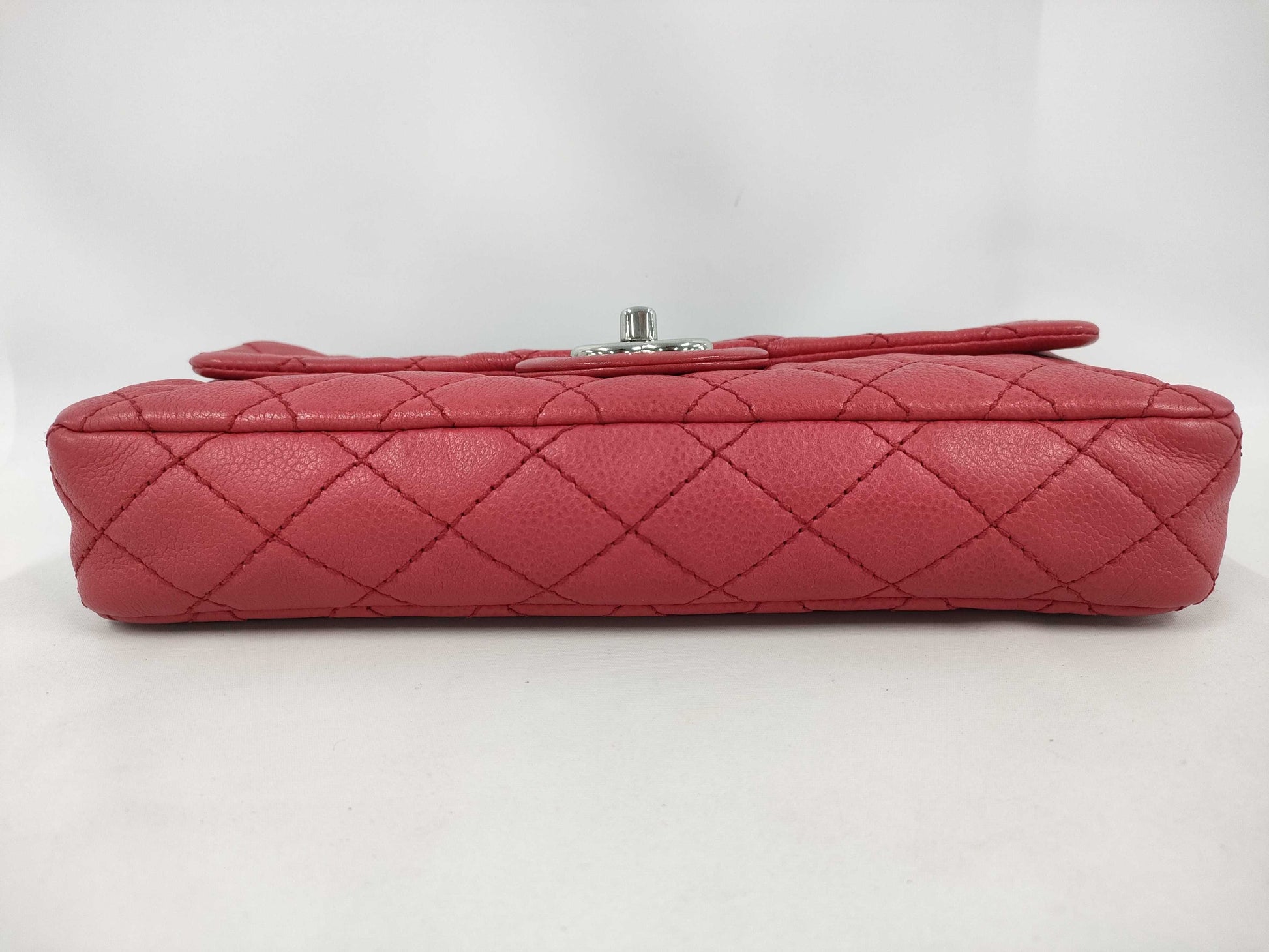CHANEL Caviar Skin 25 Red Shoulder Bag