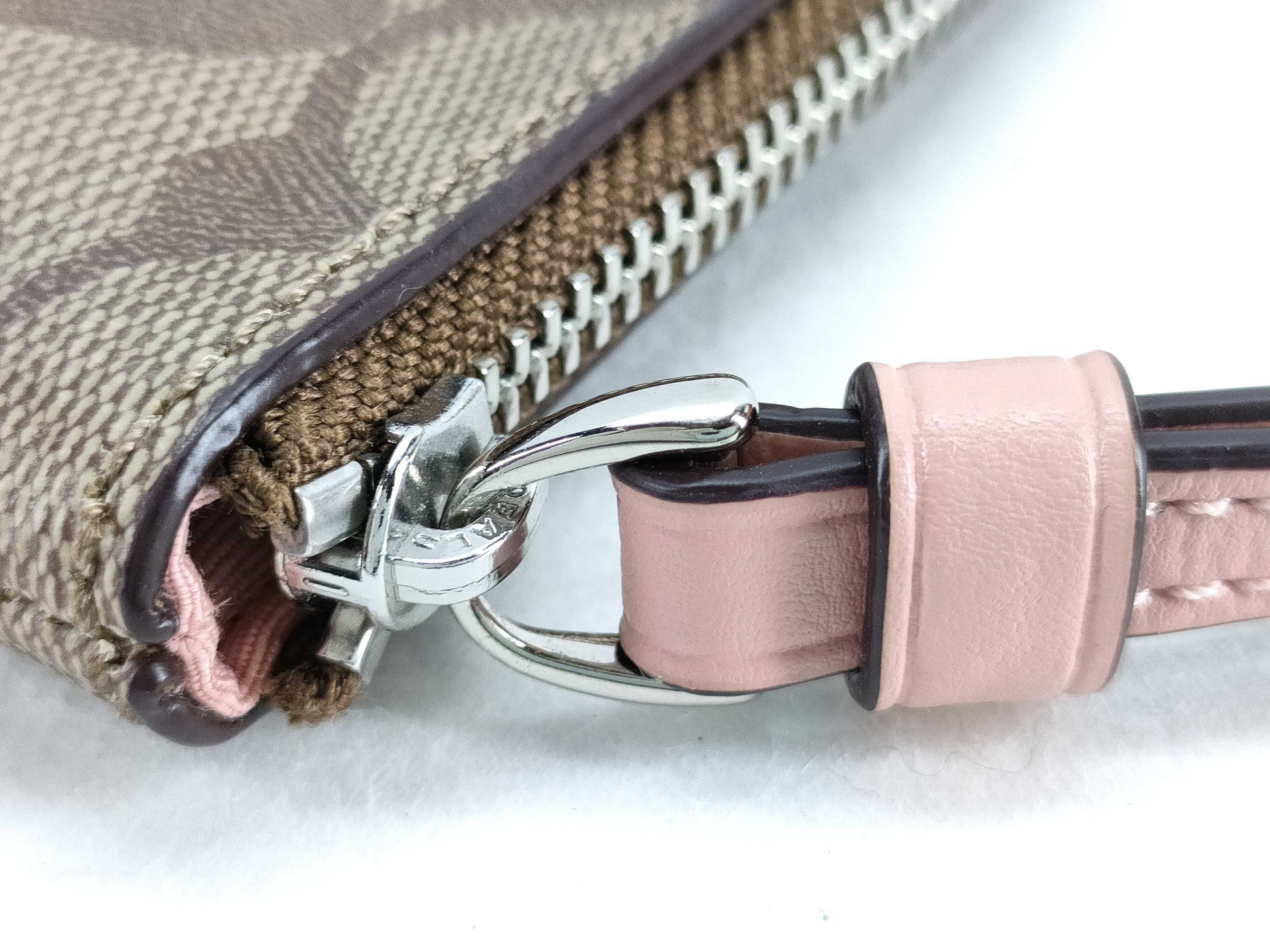 COACH Signature Coach Signature Pouch Pouch
