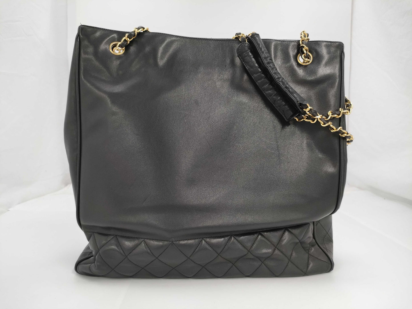 CHANEL Lambskin Chain Shoulder Black Shoulder Bag