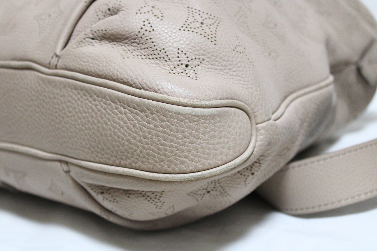 LOUIS VUITTON Vuitton Mahina Selene MM M97141 2WAY Shoulder Bag Beige Shoulder Bag