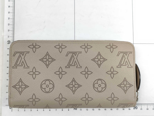 LOUIS VUITTON M69821 Monogram Mahina Zippy Wallet, Greige, with Box and Dust Bag