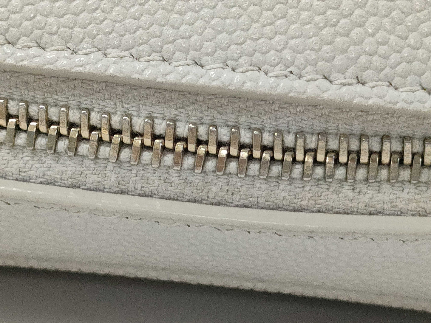 Yves Saint Laurent 612579 Leather Lou Chain Shoulder Bag in Ivory