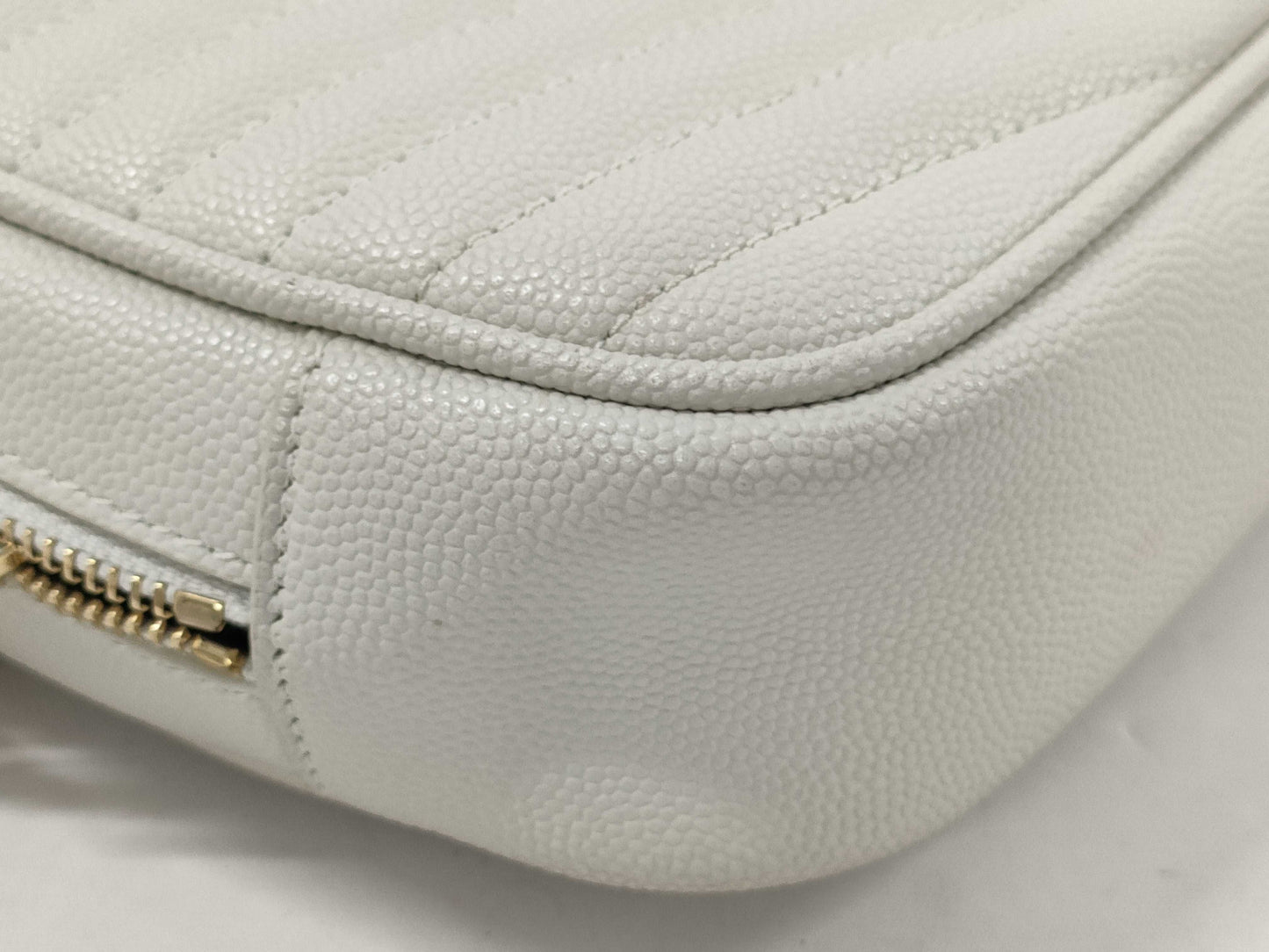 Yves Saint Laurent 612579 Leather Lou Chain Shoulder Bag in Ivory