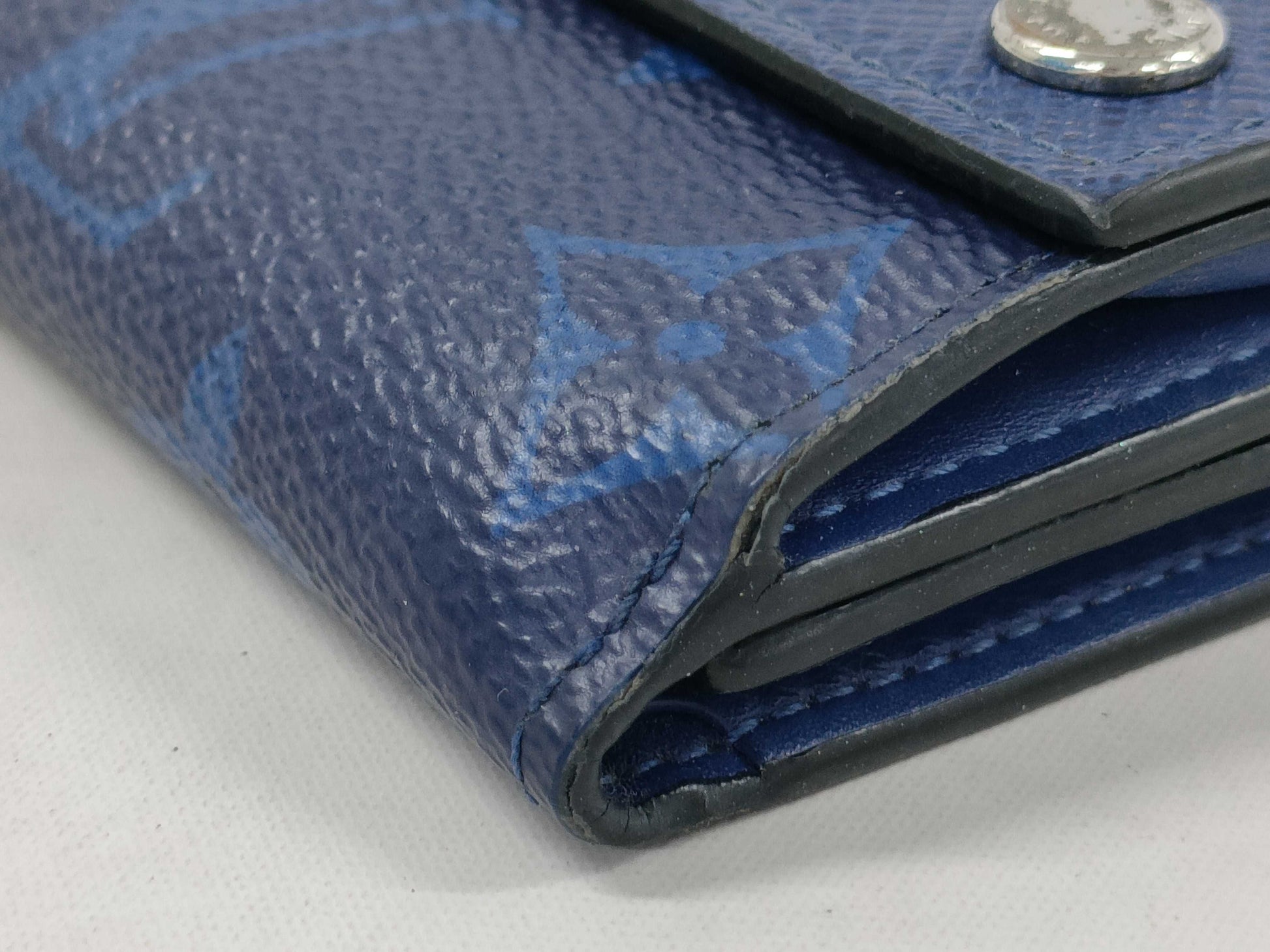 LOUIS VUITTON M67620 Taiga Rama Discovery Compact Wallet Cobalt
