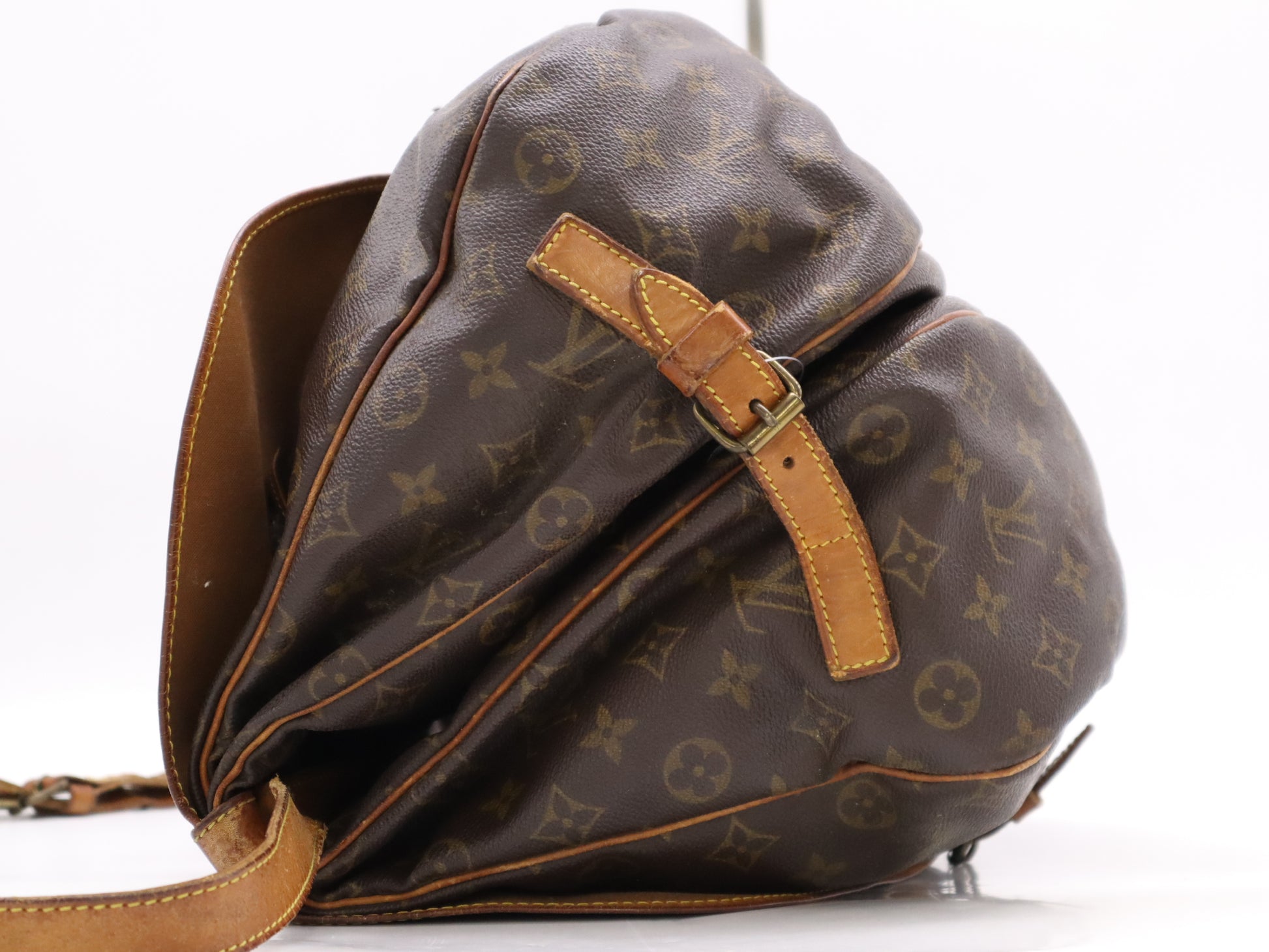 LOUIS VUITTON M42254 Monogram Saumur 35 Shoulder Bag