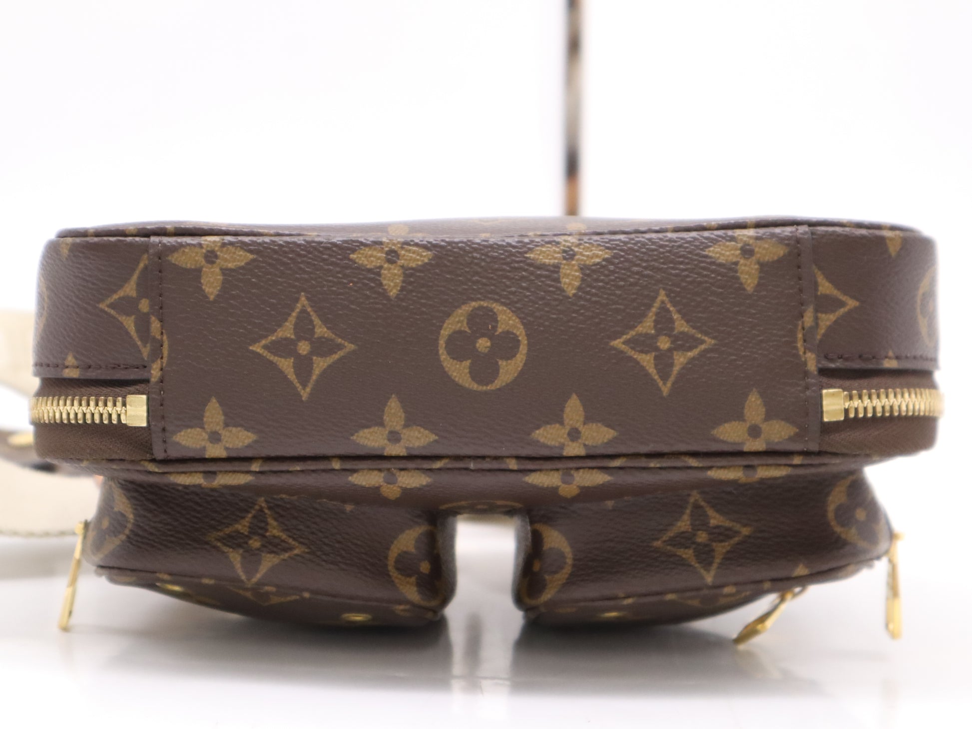 LOUIS VUITTON M80446 Monogram Utility Crossbody Shoulder Bag