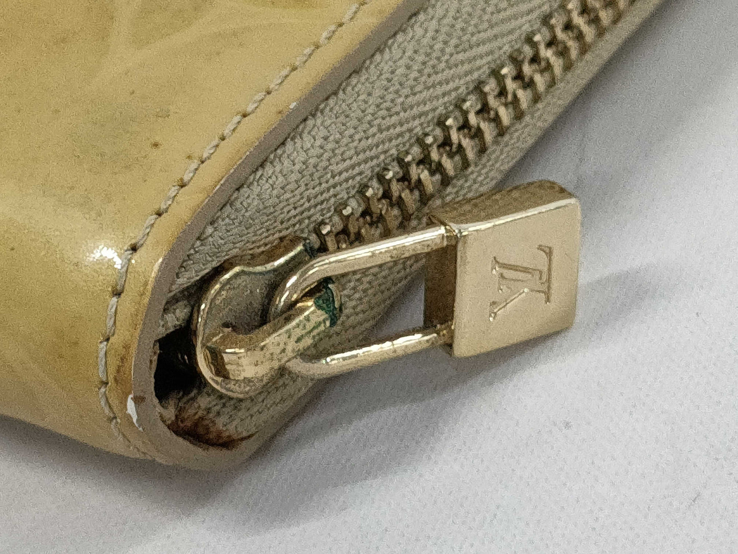 LOUIS VUITTON M91015 Vernis Bloom Wallet