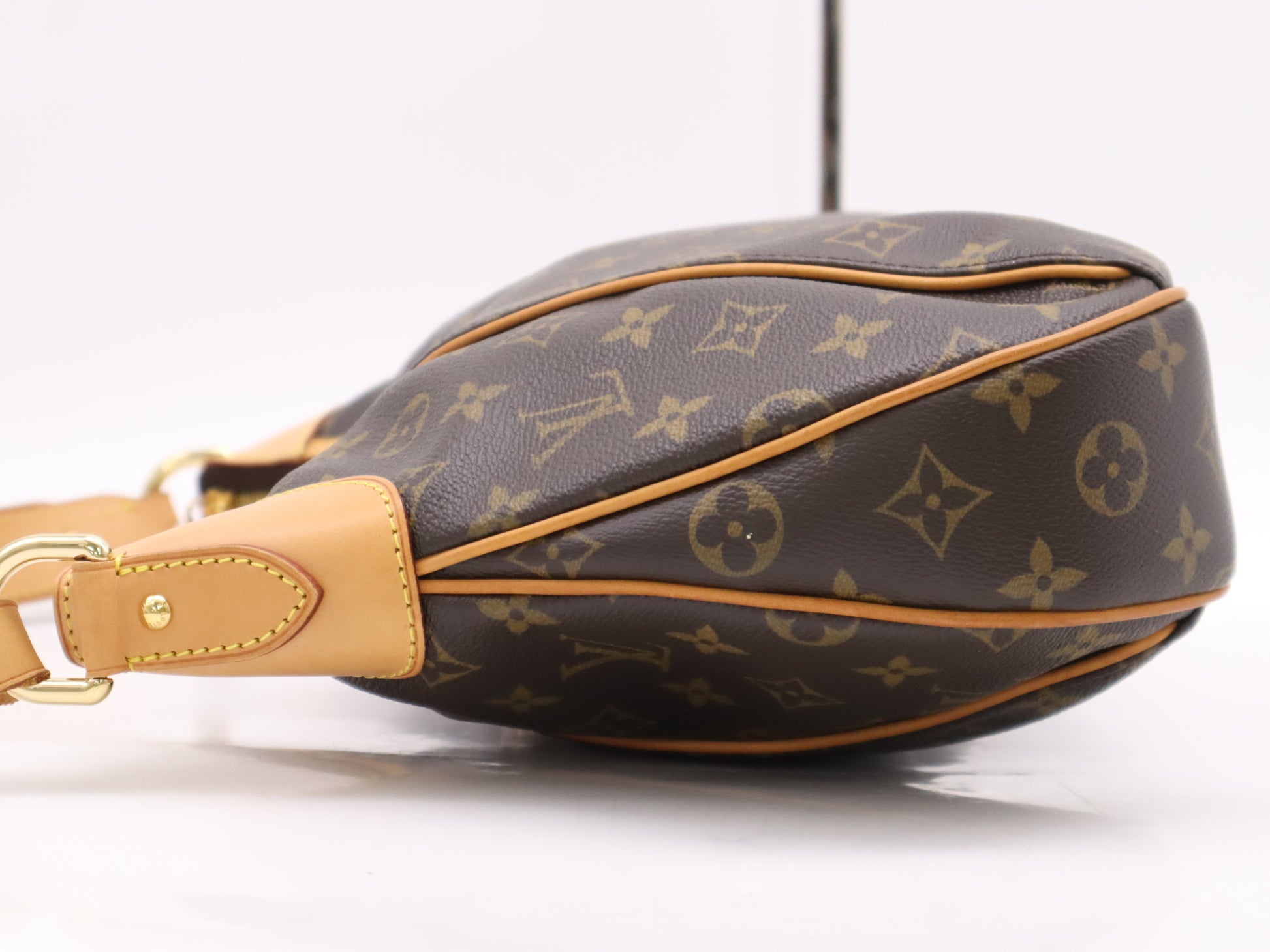 LOUIS VUITTON M56383 Monogram Thames GM Shoulder Bag