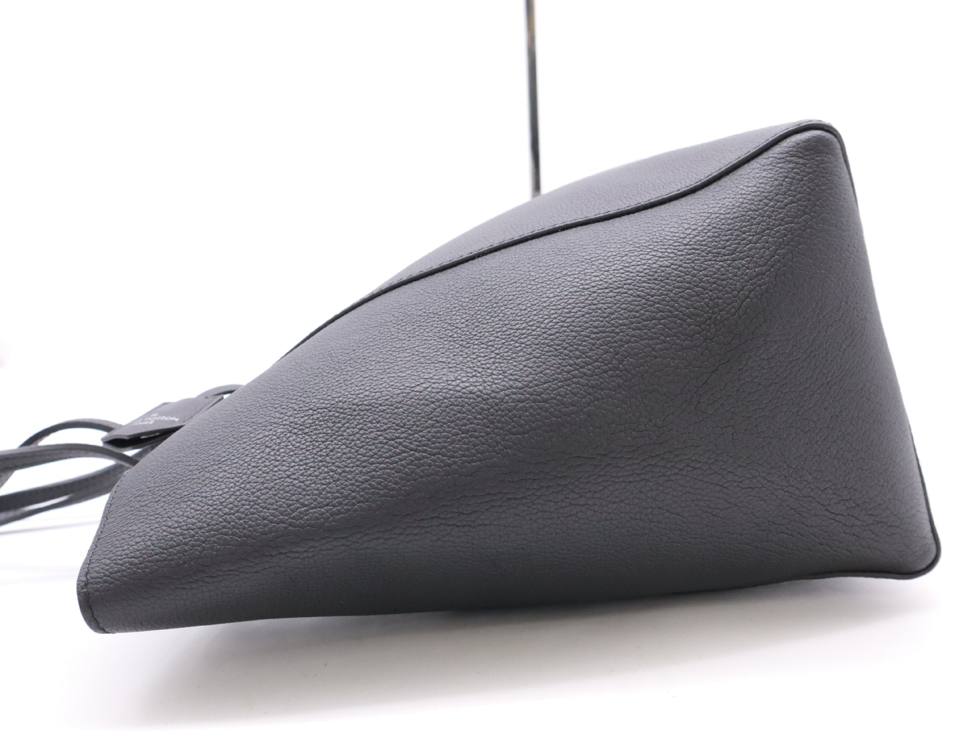 LOUIS VUITTON M42291 Taurillon Lockme Cabas Noir Tote Bag with Cloche