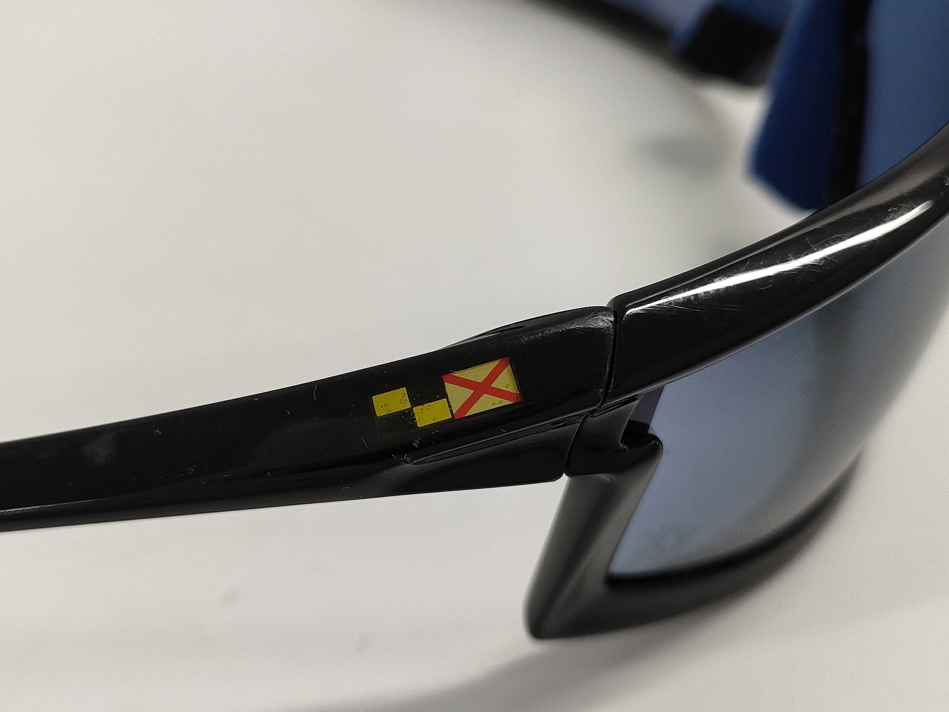 LOUIS VUITTON M80715 Vuitton Cup Sunglasses with Box and Case