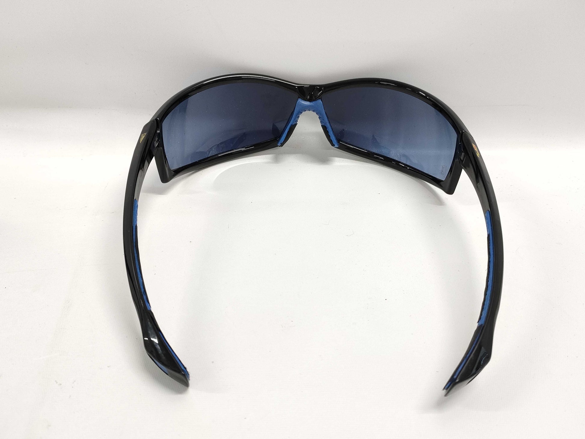 LOUIS VUITTON M80715 Vuitton Cup Sunglasses with Box and Case