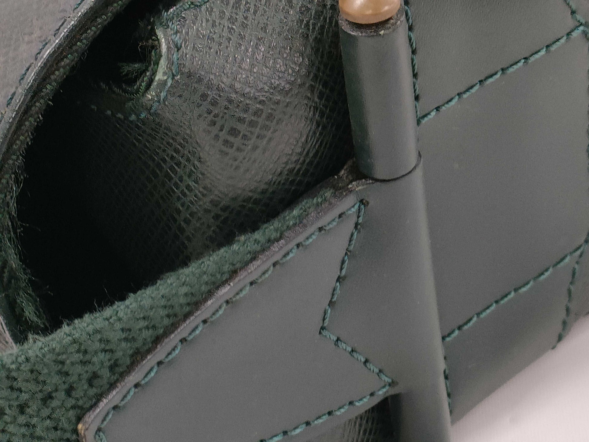 LOUIS VUITTON Taiga Del Su Messenger Bag M30164 Shoulder Bag