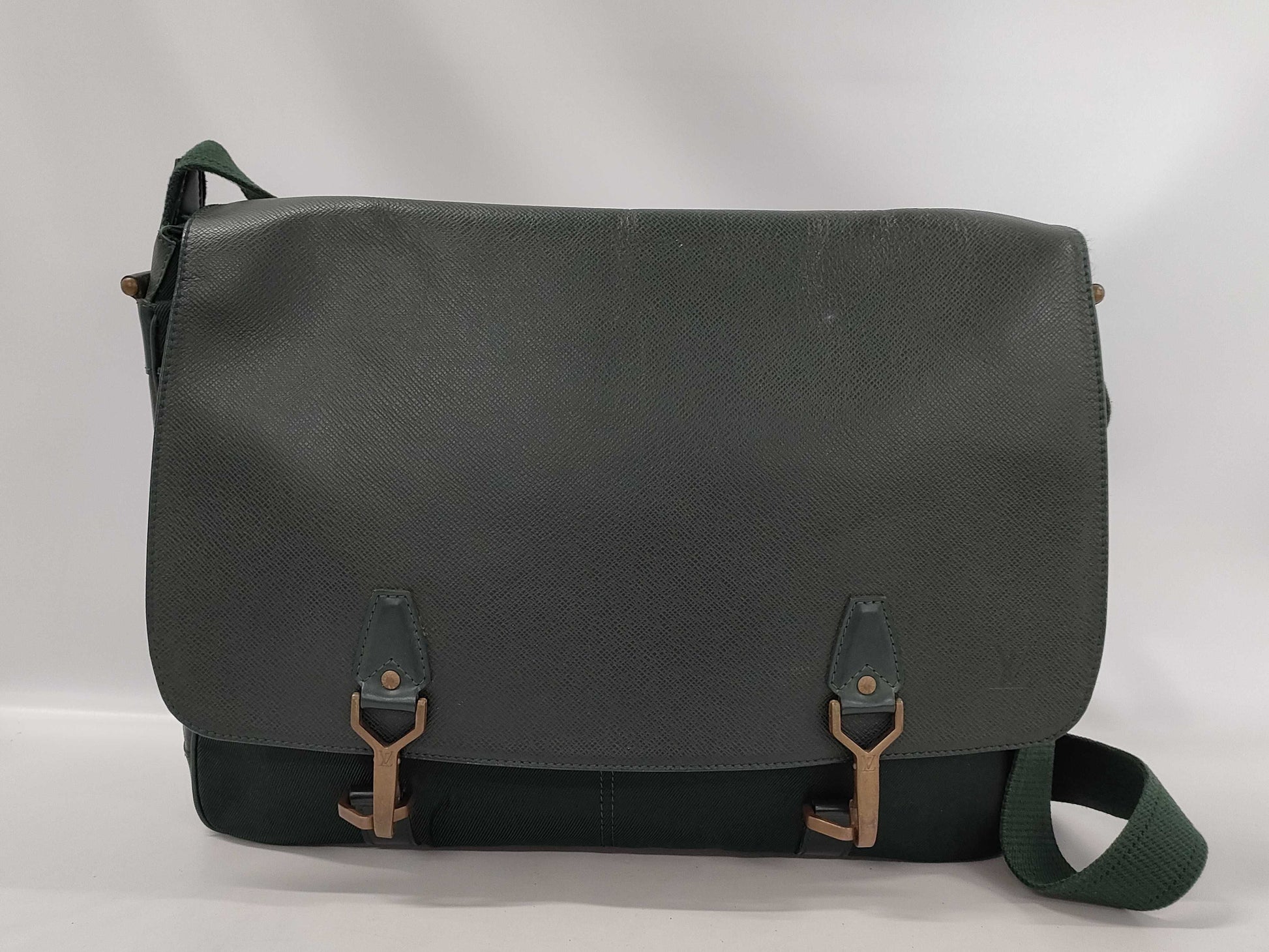 LOUIS VUITTON Taiga Del Su Messenger Bag M30164 Shoulder Bag