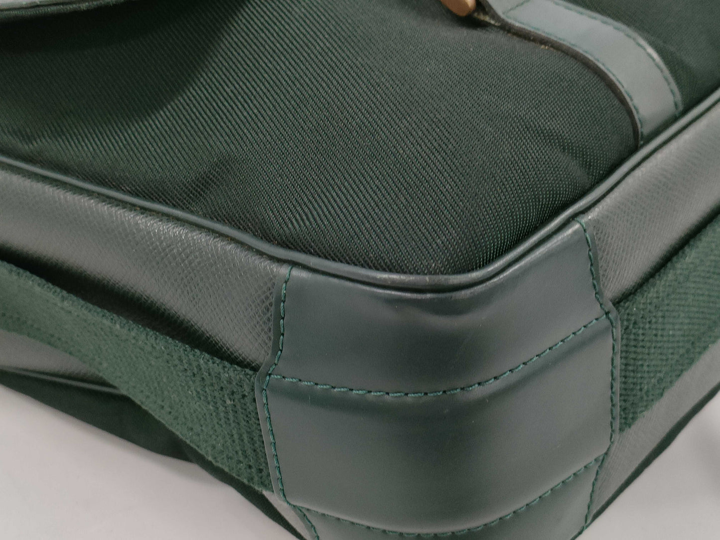 LOUIS VUITTON Taiga Del Su Messenger Bag M30164 Shoulder Bag