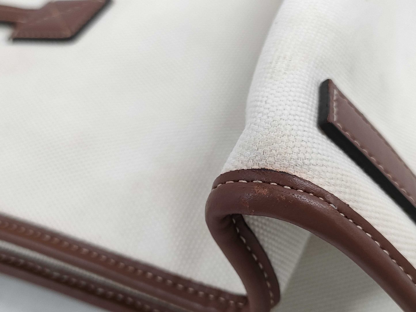 BURBERRY Medium Freya Tote Tote Bag