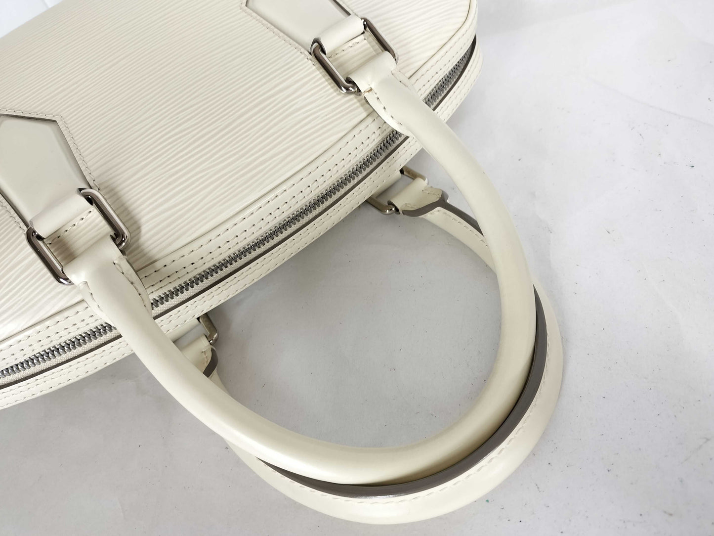 LOUIS VUITTON Epi Jasmine White Handbag