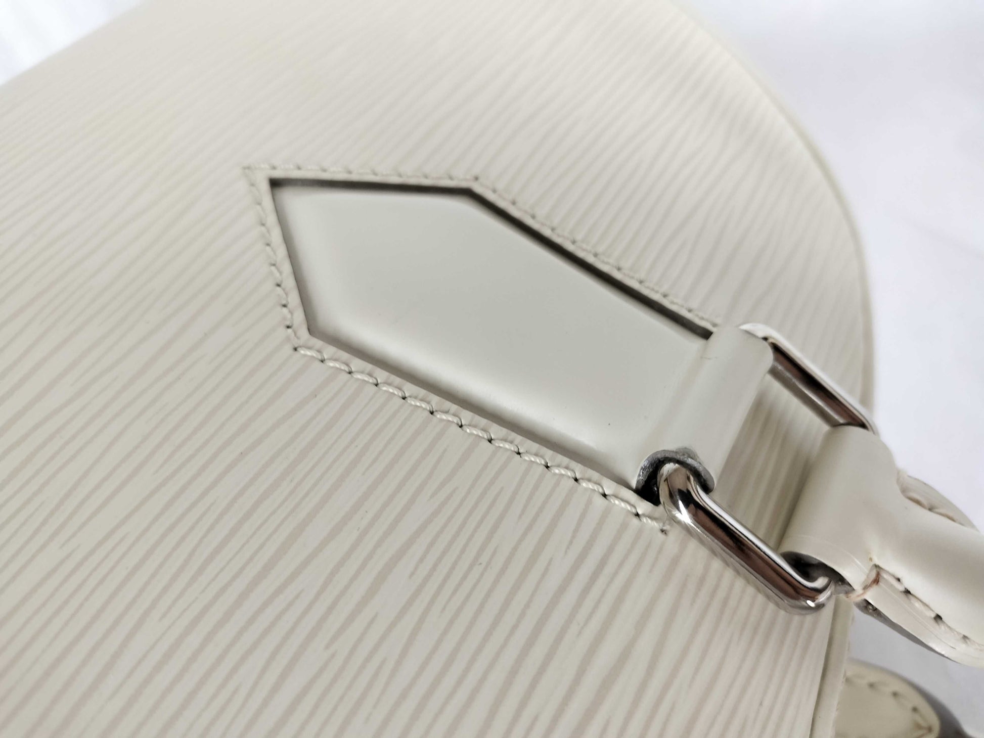 LOUIS VUITTON Epi Jasmine White Handbag
