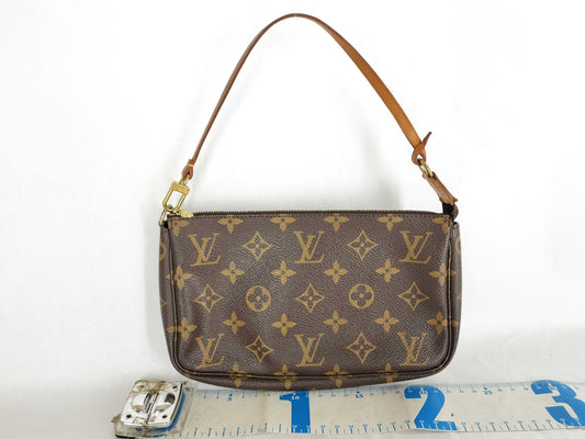 LOUIS VUITTON Monogram Accessoires Shoulder Bag